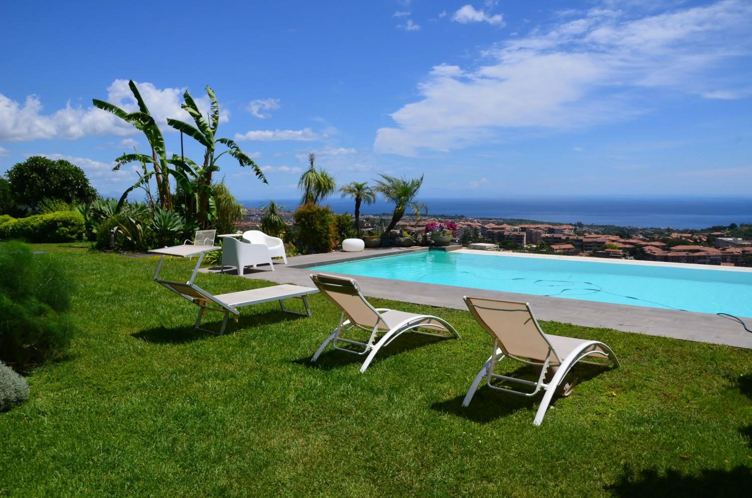Swimming pool in La casa del panorama