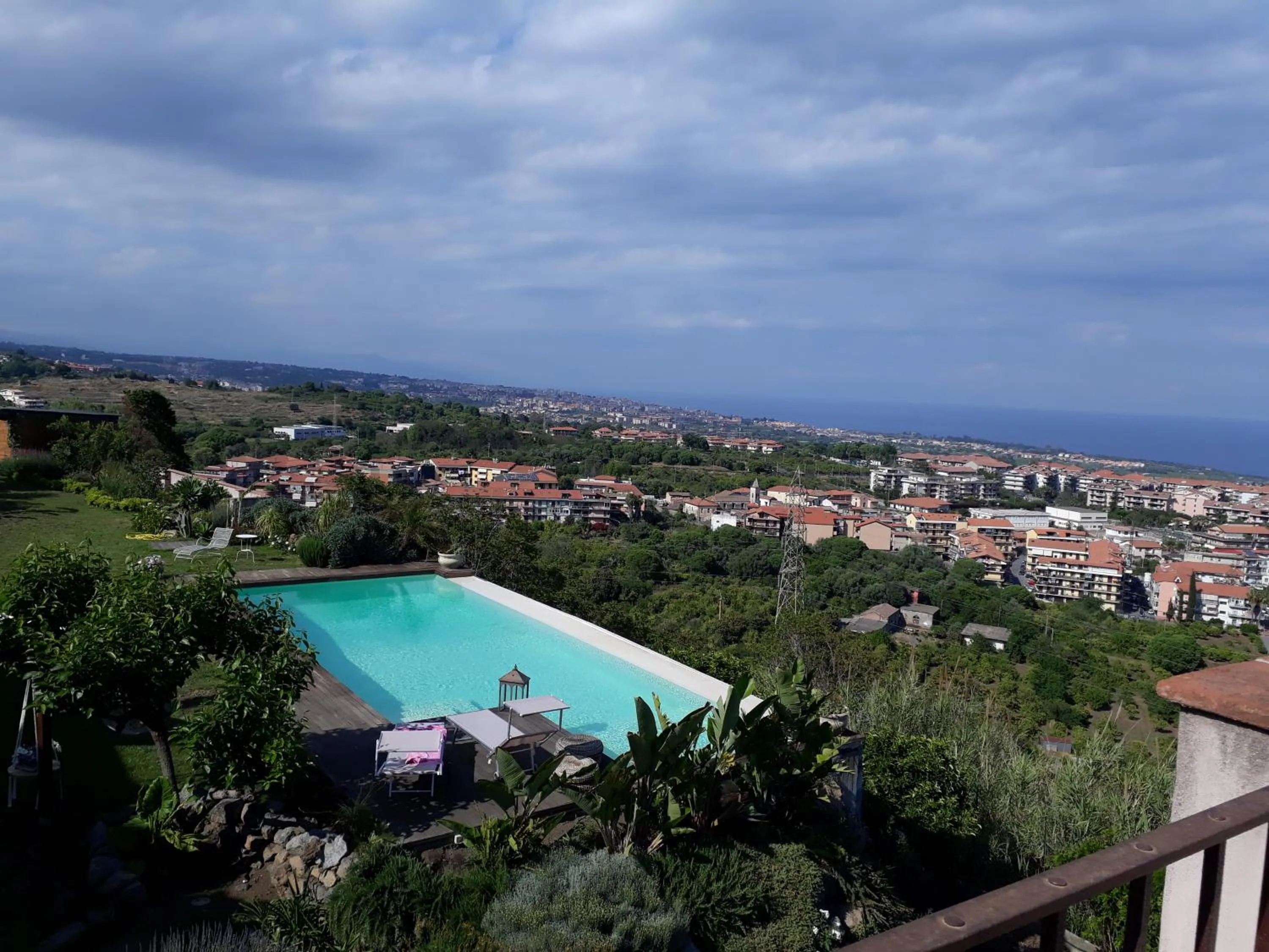 Pool view in La casa del panorama