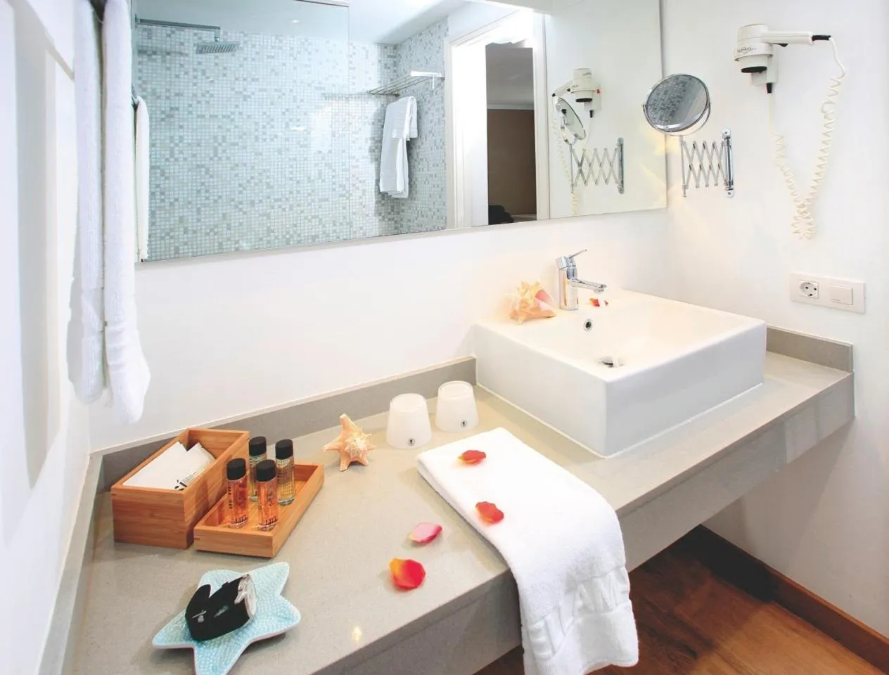 towels in Apartamentos Bellamar