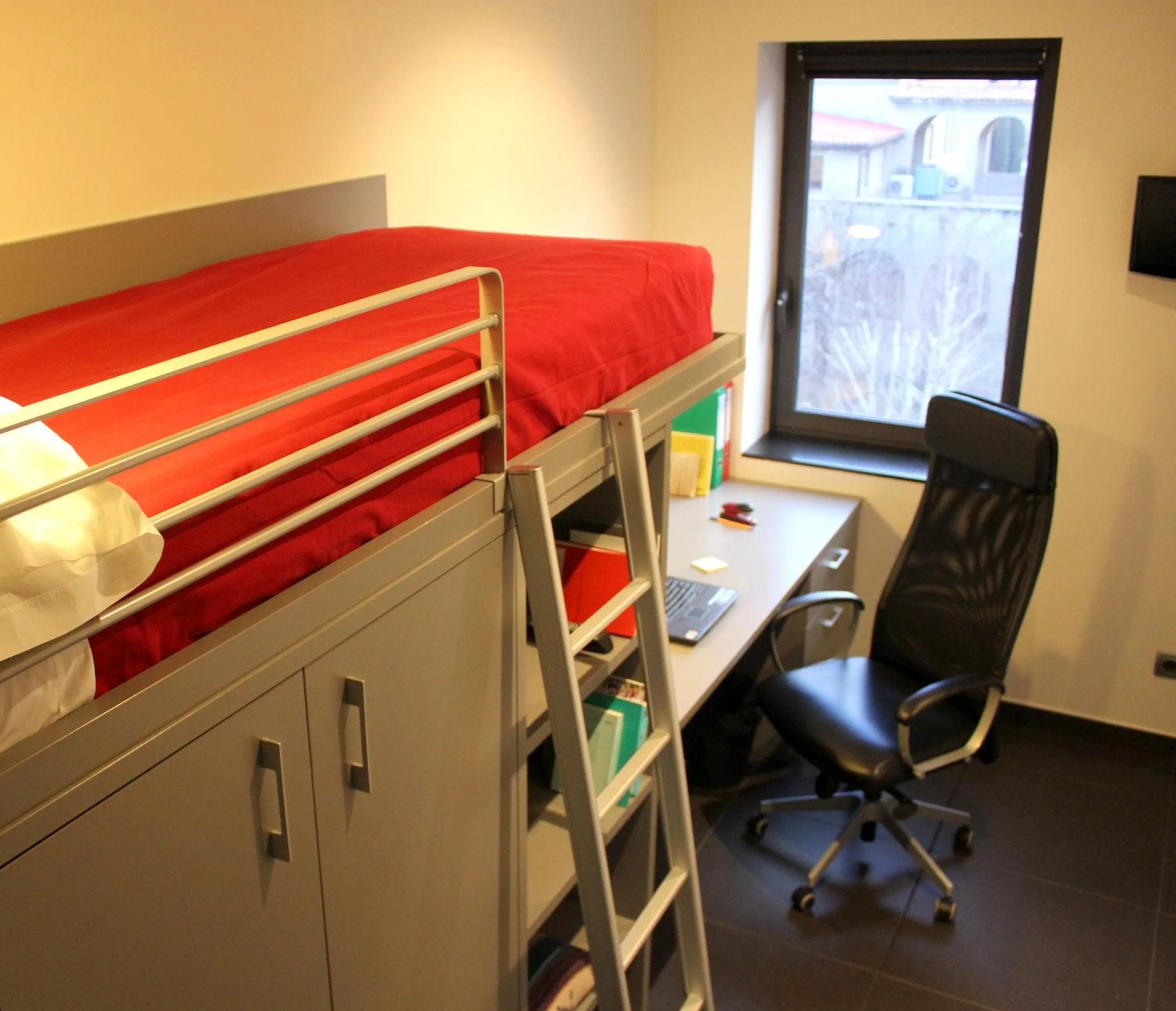 Photo of the whole room, Bed in Seminari Allotjaments