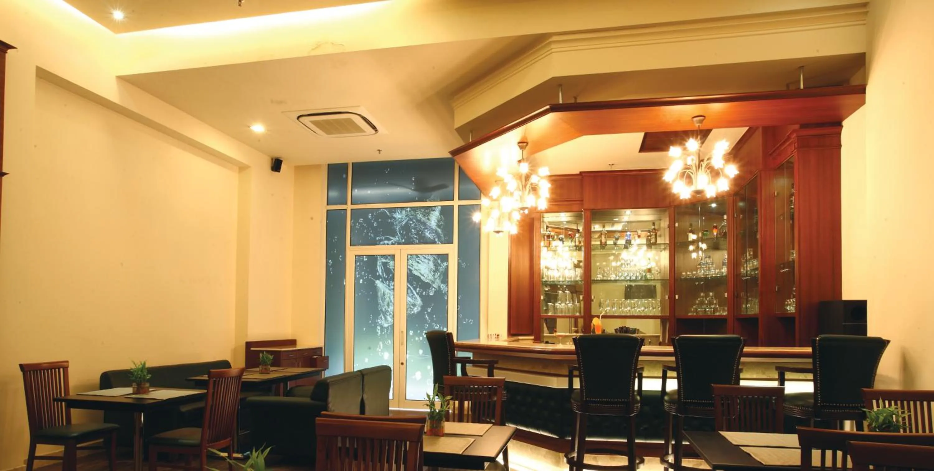 Lounge or bar in Ambrosia Sarovar Portico