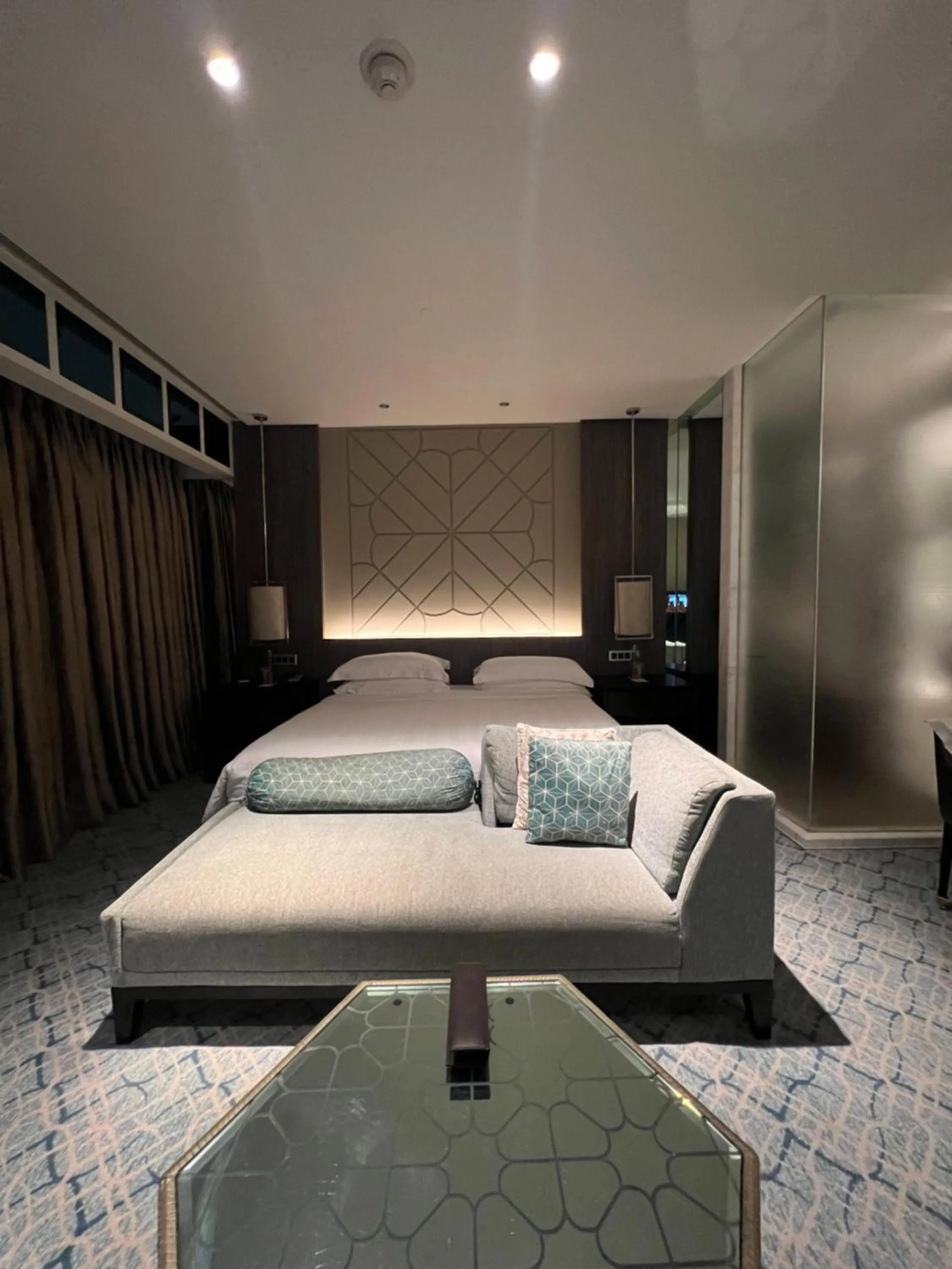 Bed in ITC Kohenur, a Luxury Collection Hotel, Hyderabad