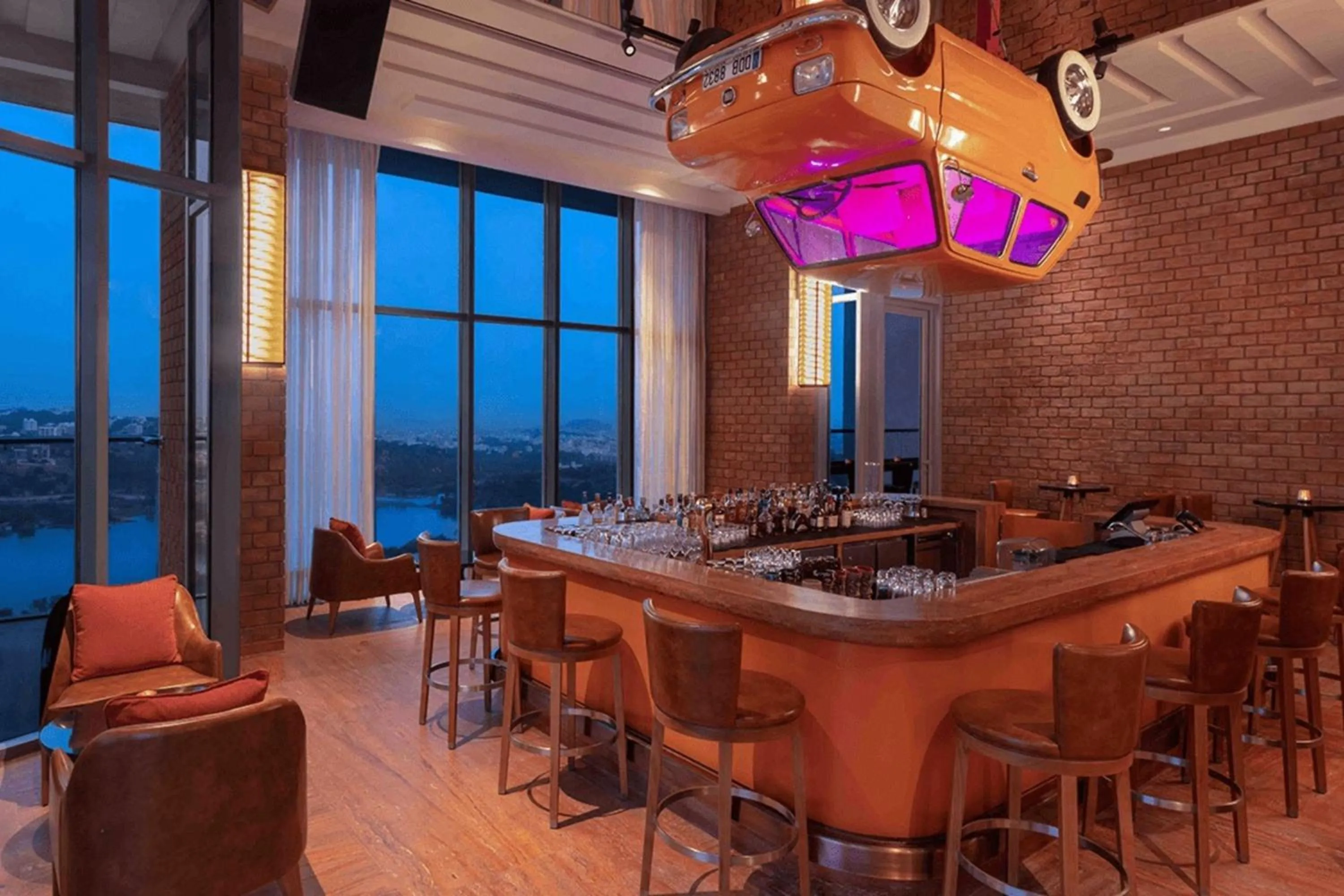 Lounge or bar in ITC Kohenur, a Luxury Collection Hotel, Hyderabad