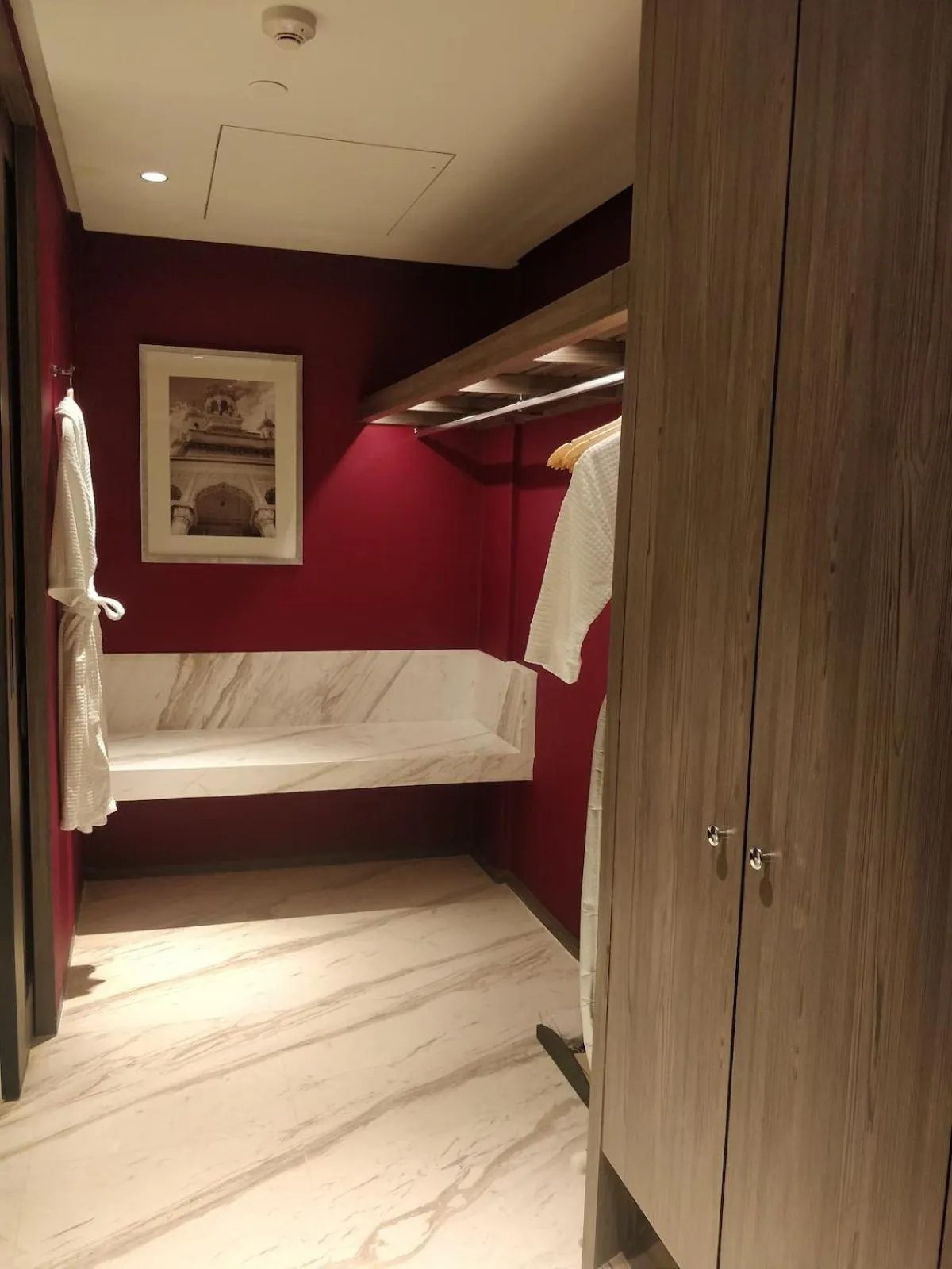 wardrobe, Bed in ITC Kohenur, a Luxury Collection Hotel, Hyderabad
