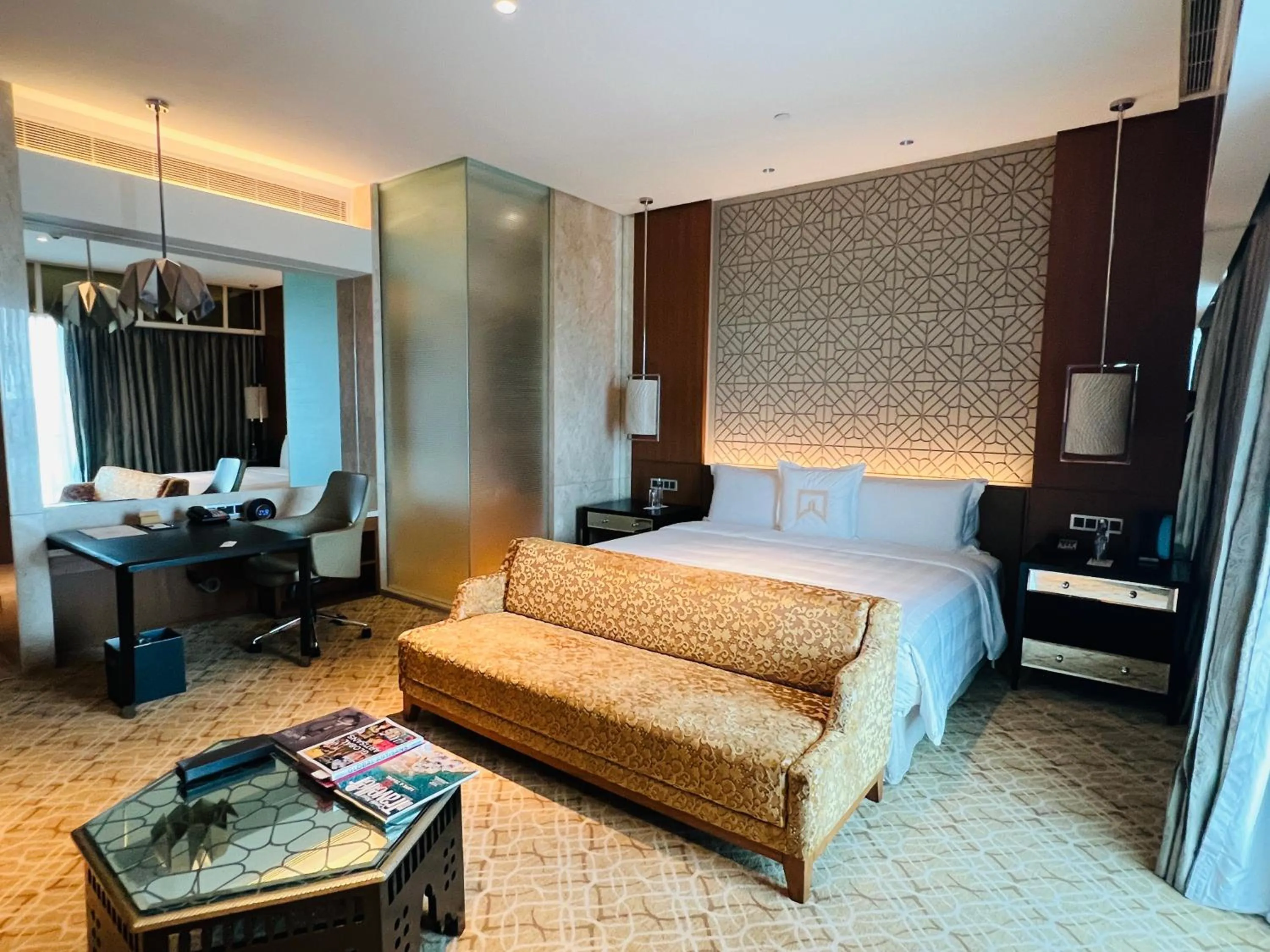 Photo of the whole room, Bed in ITC Kohenur, a Luxury Collection Hotel, Hyderabad