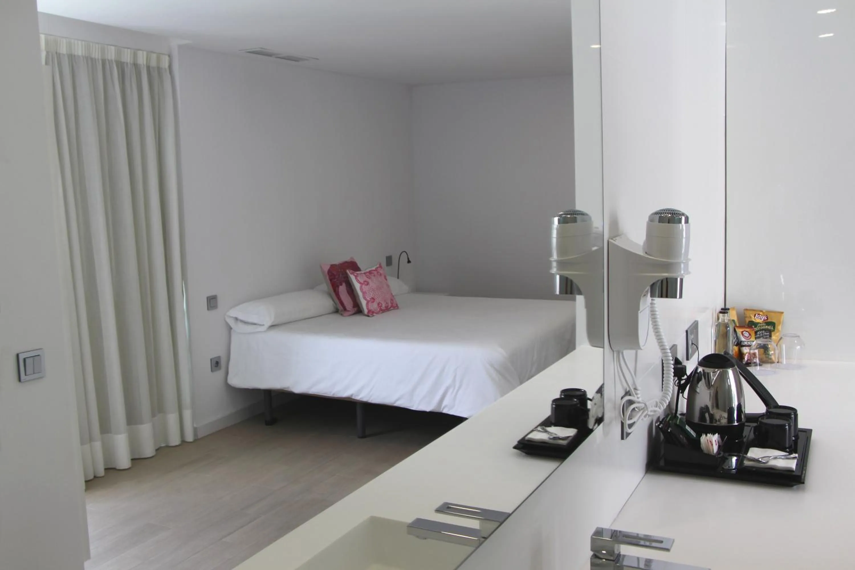 Bathroom, Bed in Seven Hotel & Wellness - Gay Men Only