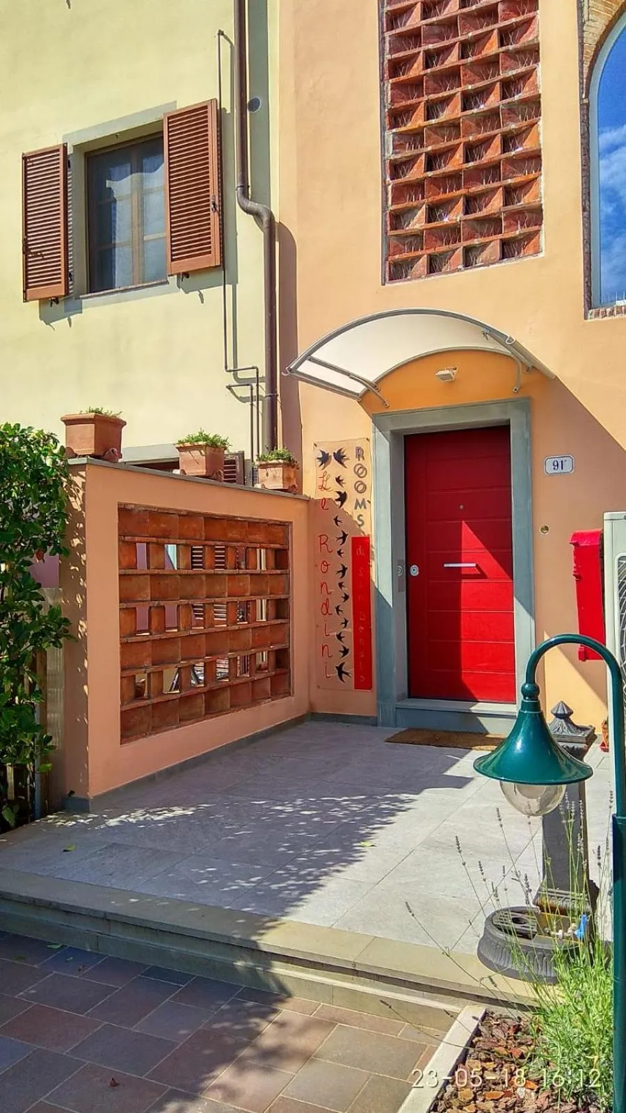 Facade/entrance in Le rondini di San Donato