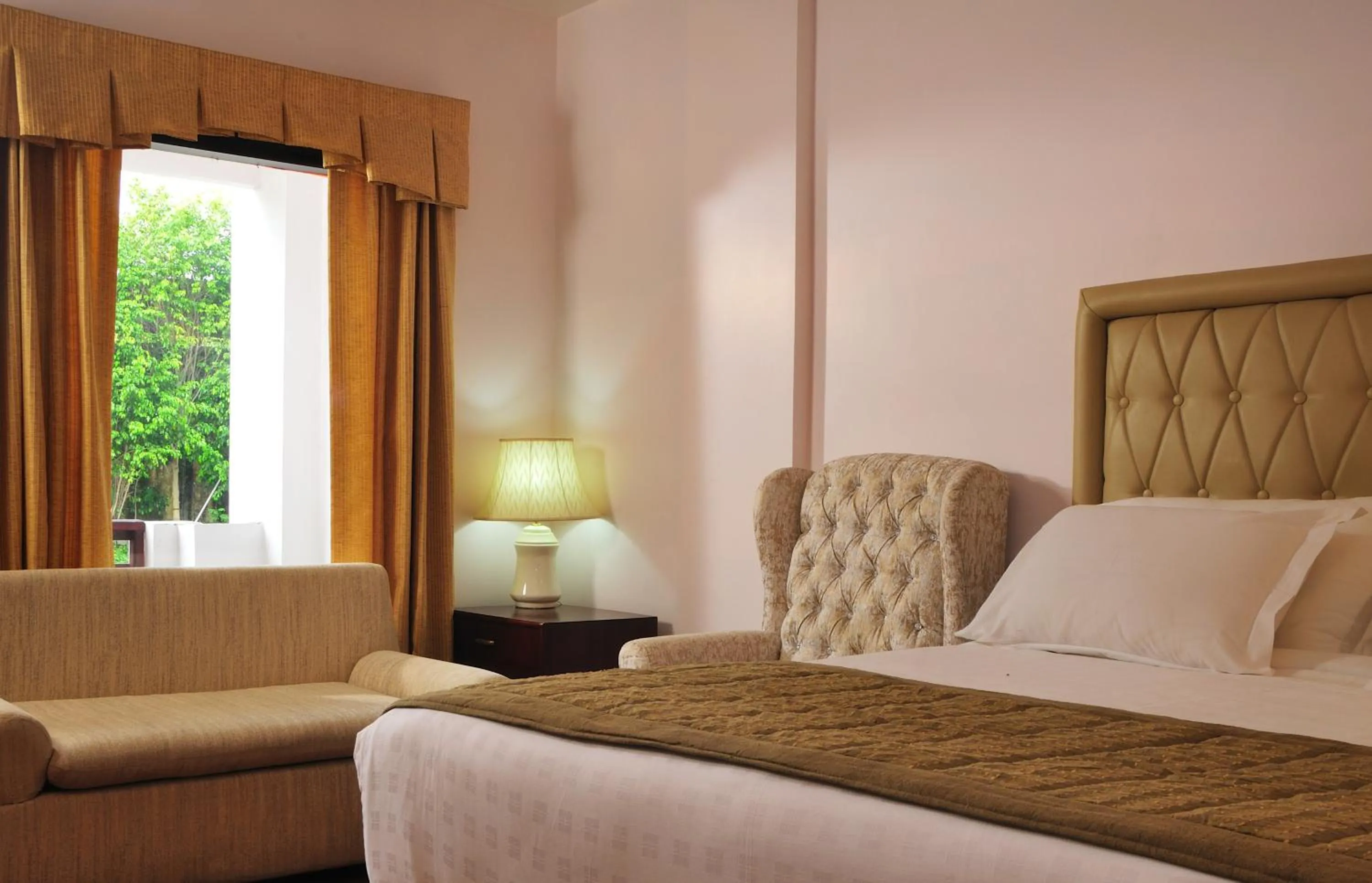 Bedroom, Bed in Le Roi Corbett