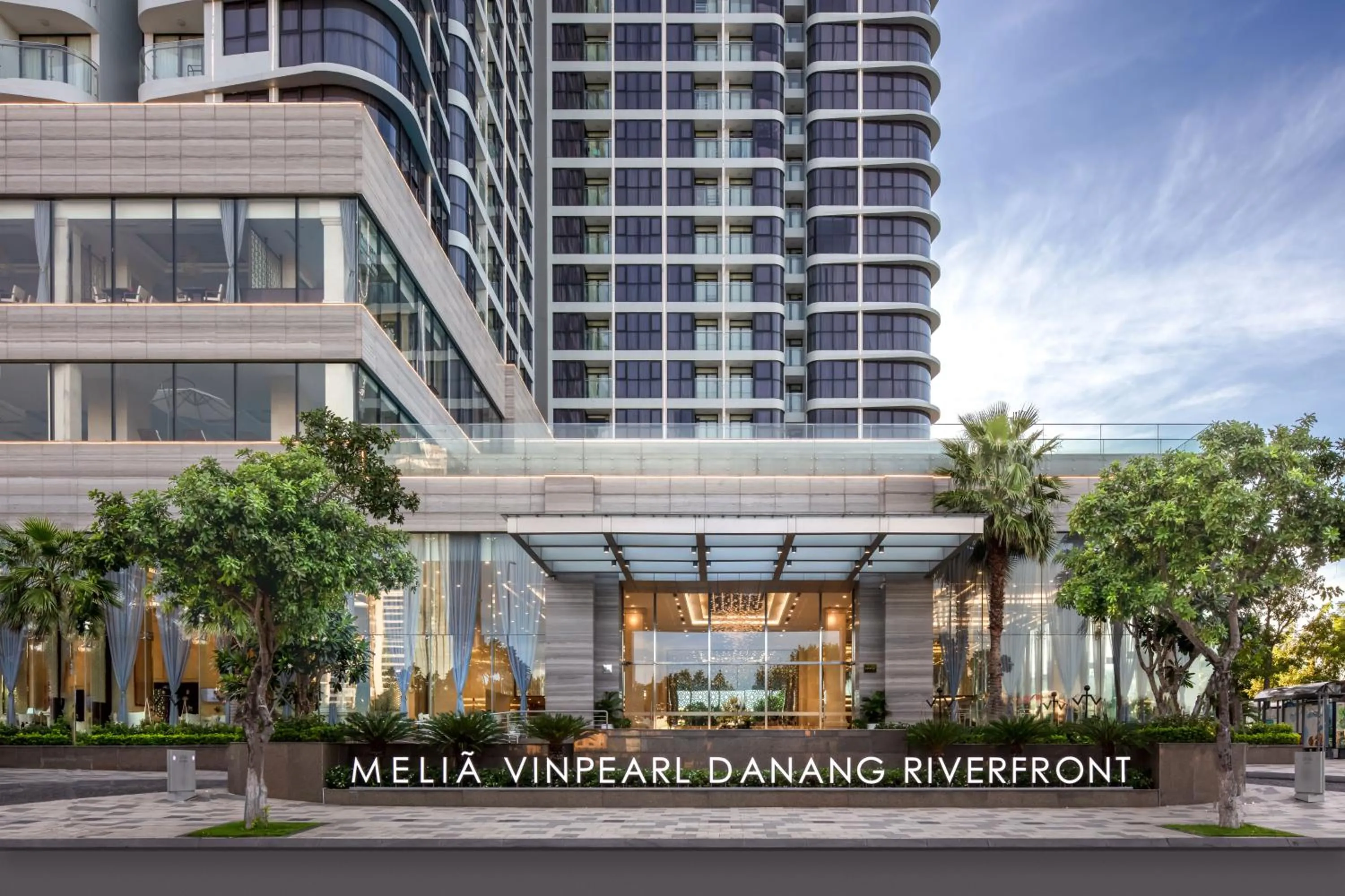 Facade/entrance in Meliá Vinpearl Danang Riverfront