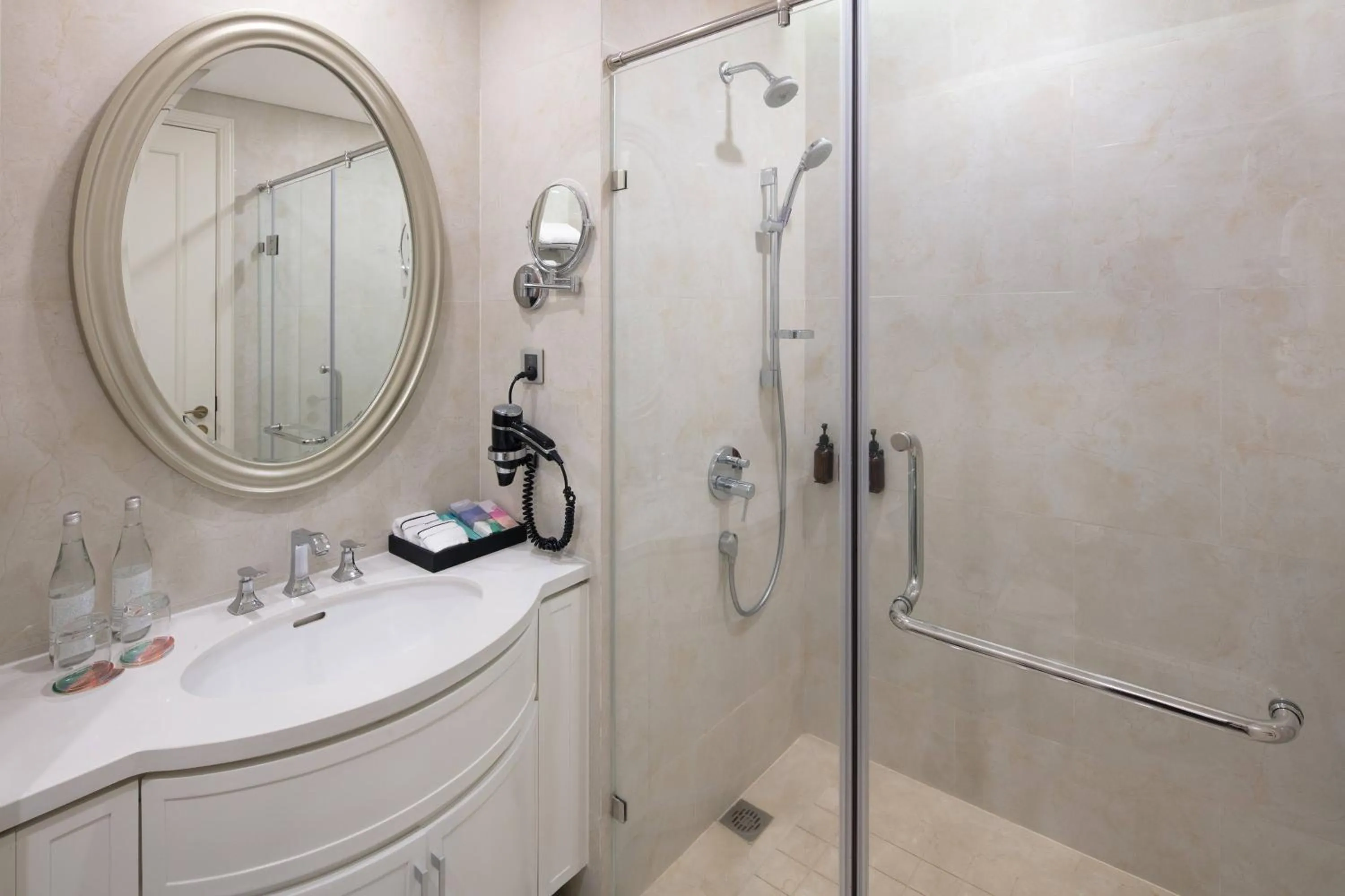 Shower in Meliá Vinpearl Danang Riverfront