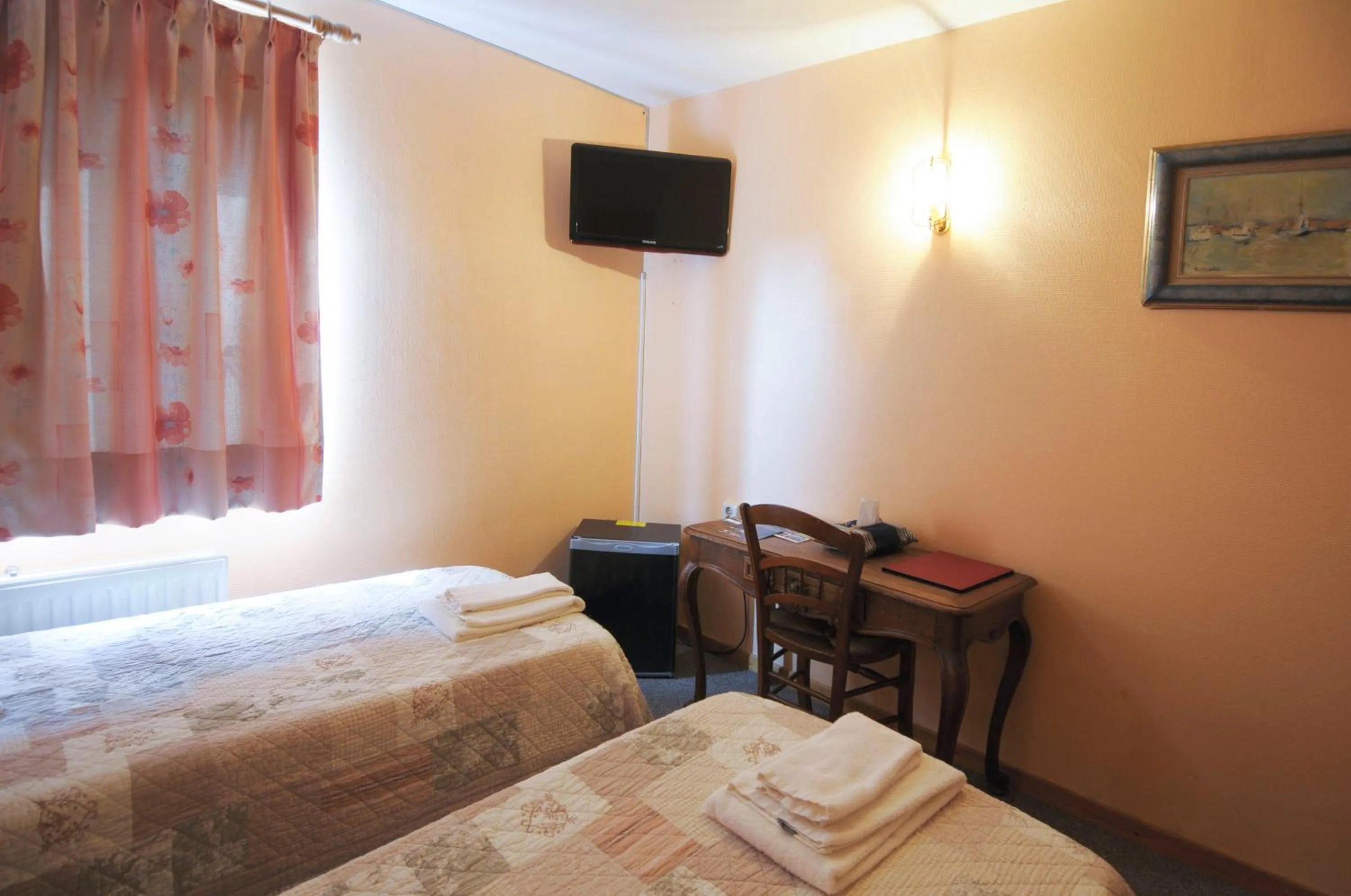 Bed in Hotel Restaurant La Ferme de Grambais