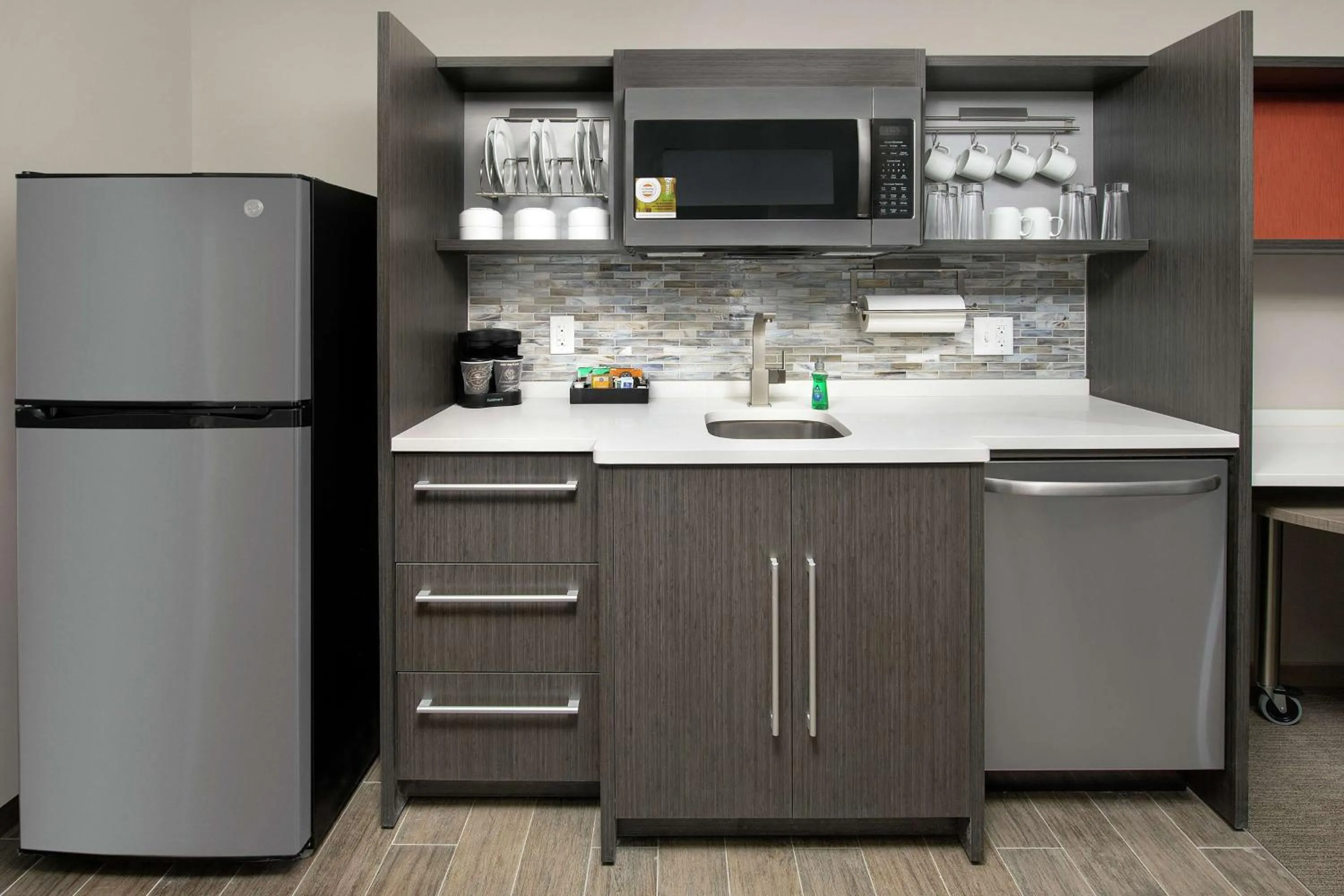 Kitchen or kitchenette in Home2 Suites By Hilton Charlottesville Downtown