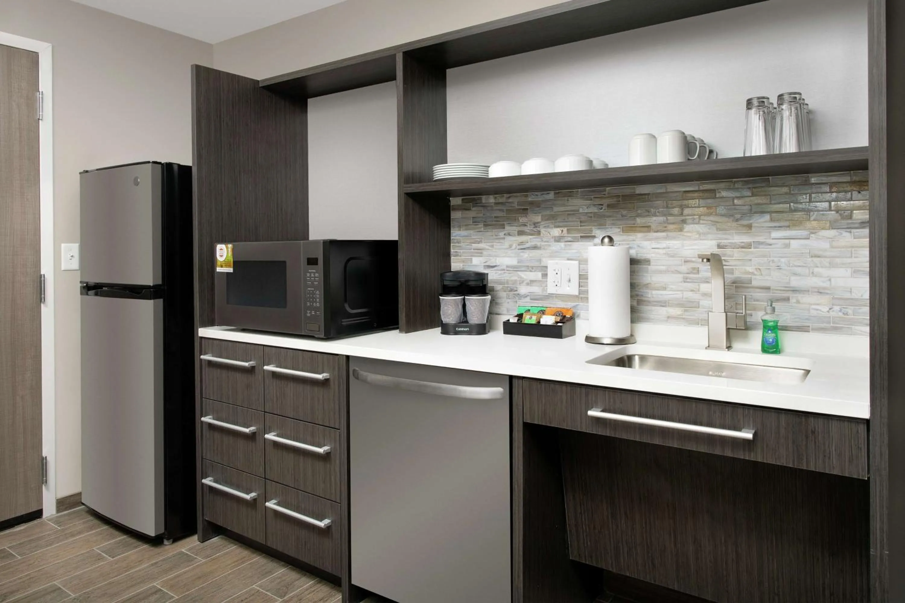 Kitchen or kitchenette in Home2 Suites By Hilton Charlottesville Downtown