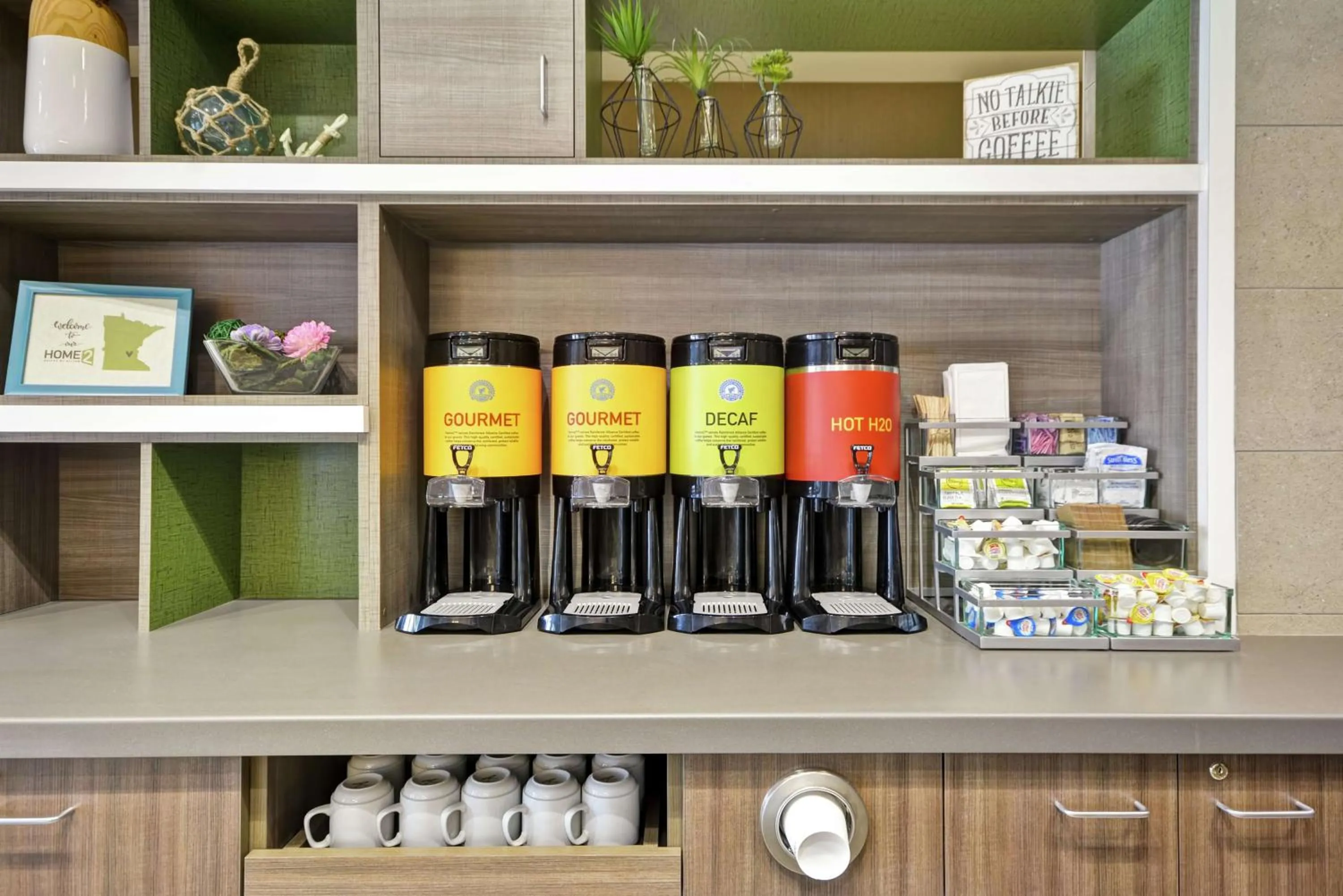 Food and drinks in Home2 Suites By Hilton Plymouth Minneapolis