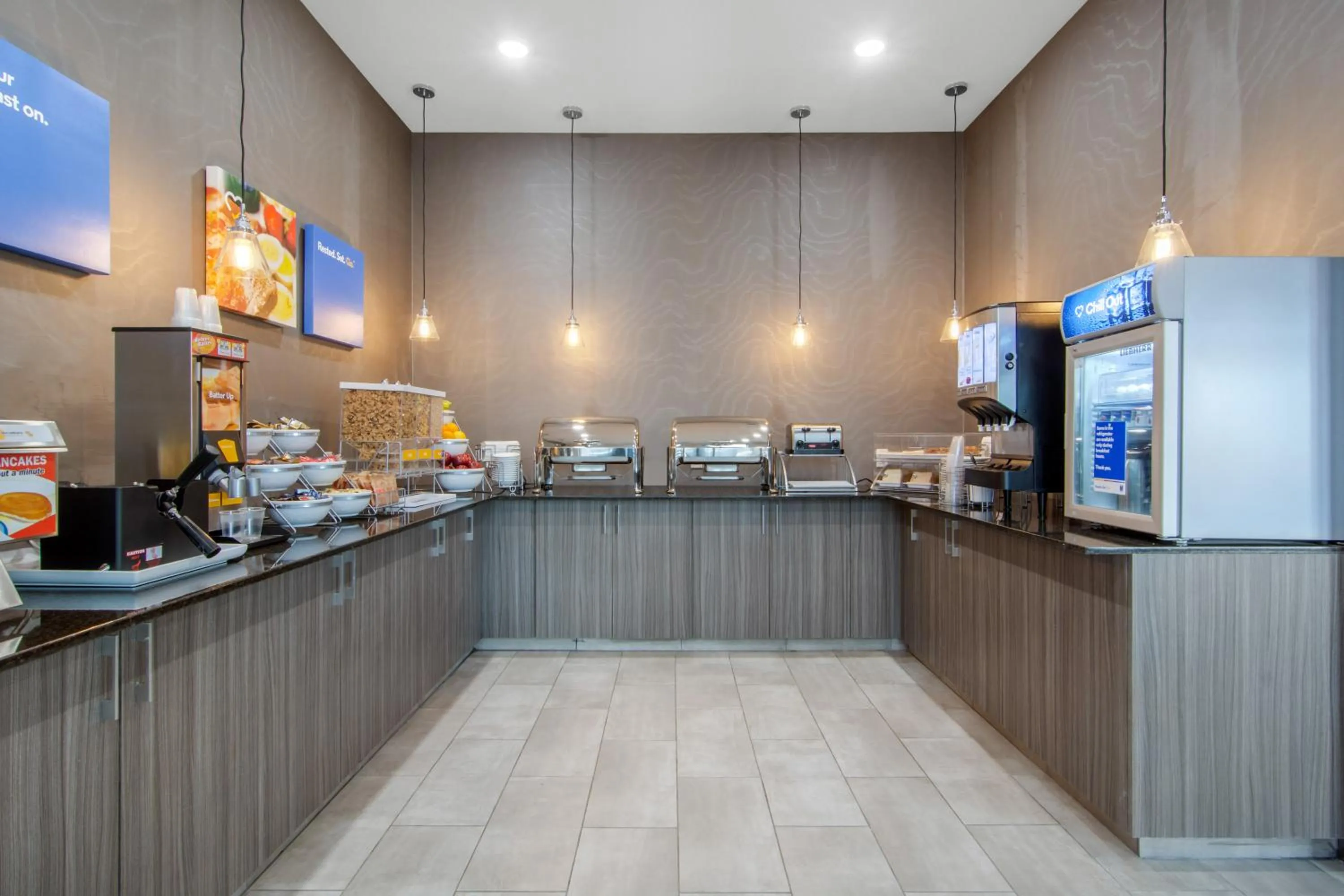 Continental breakfast in Comfort Inn & Suites