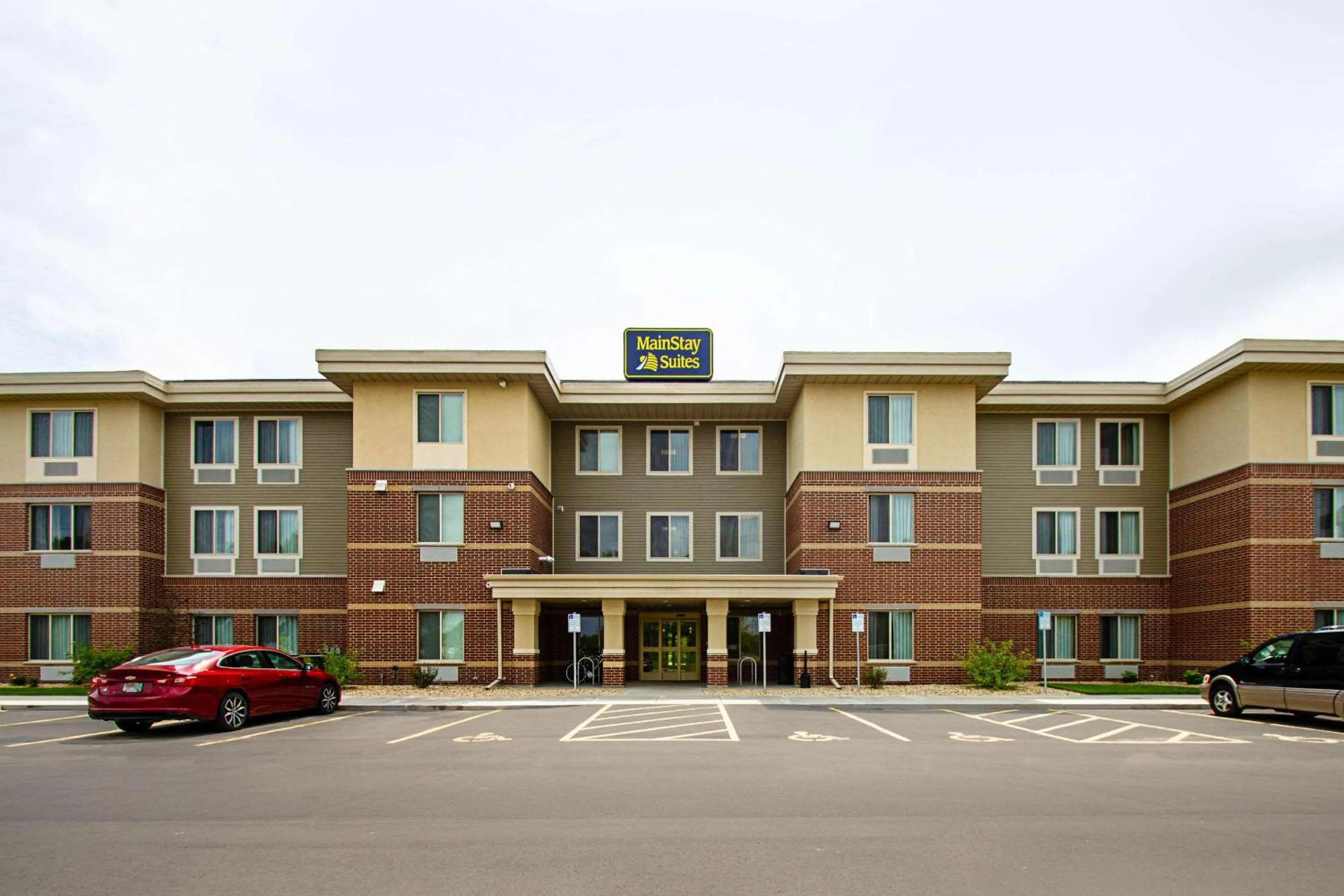 Property building in MainStay Suites Madison - Monona