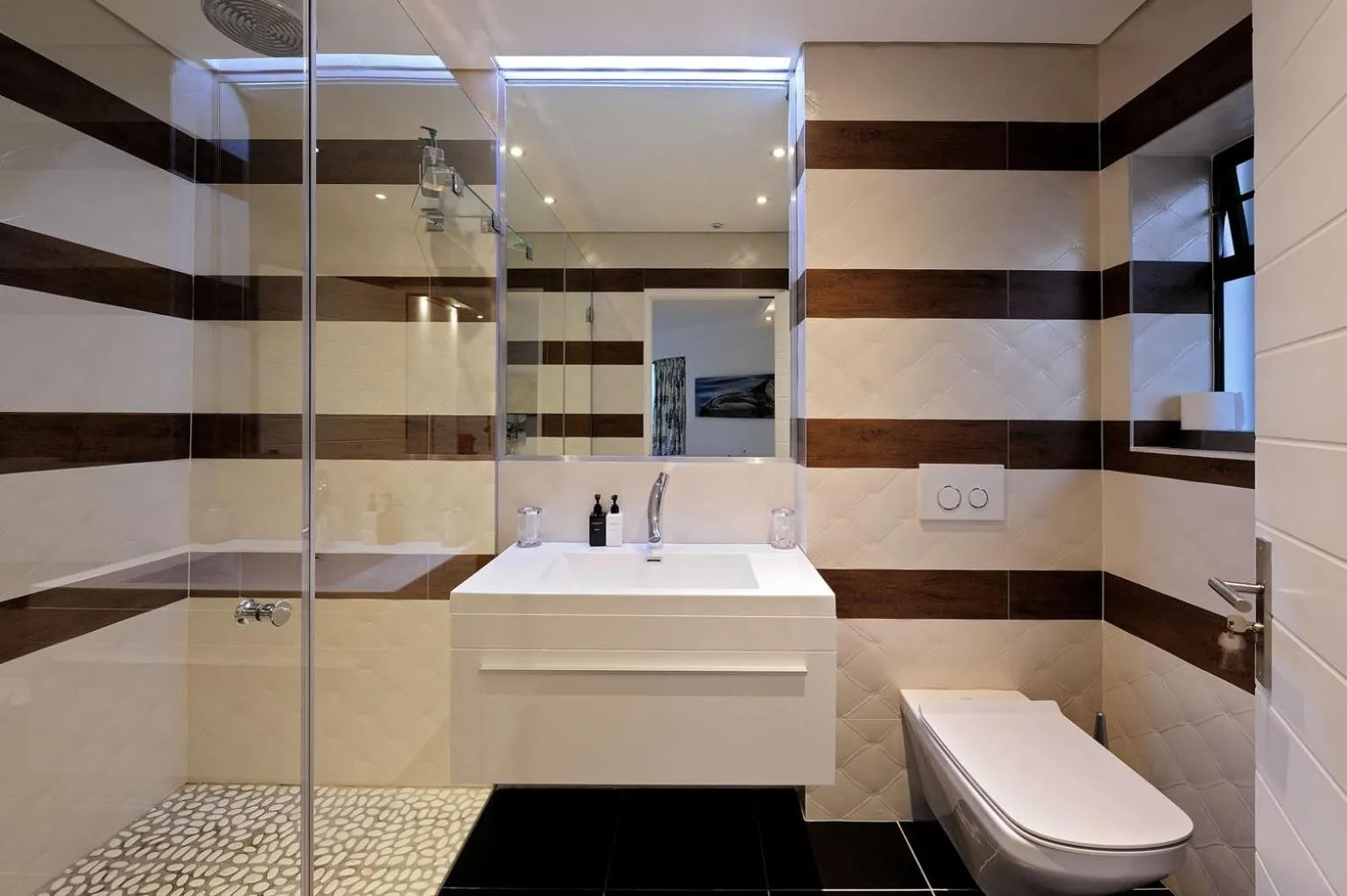 Shower in Sea Star Cliff