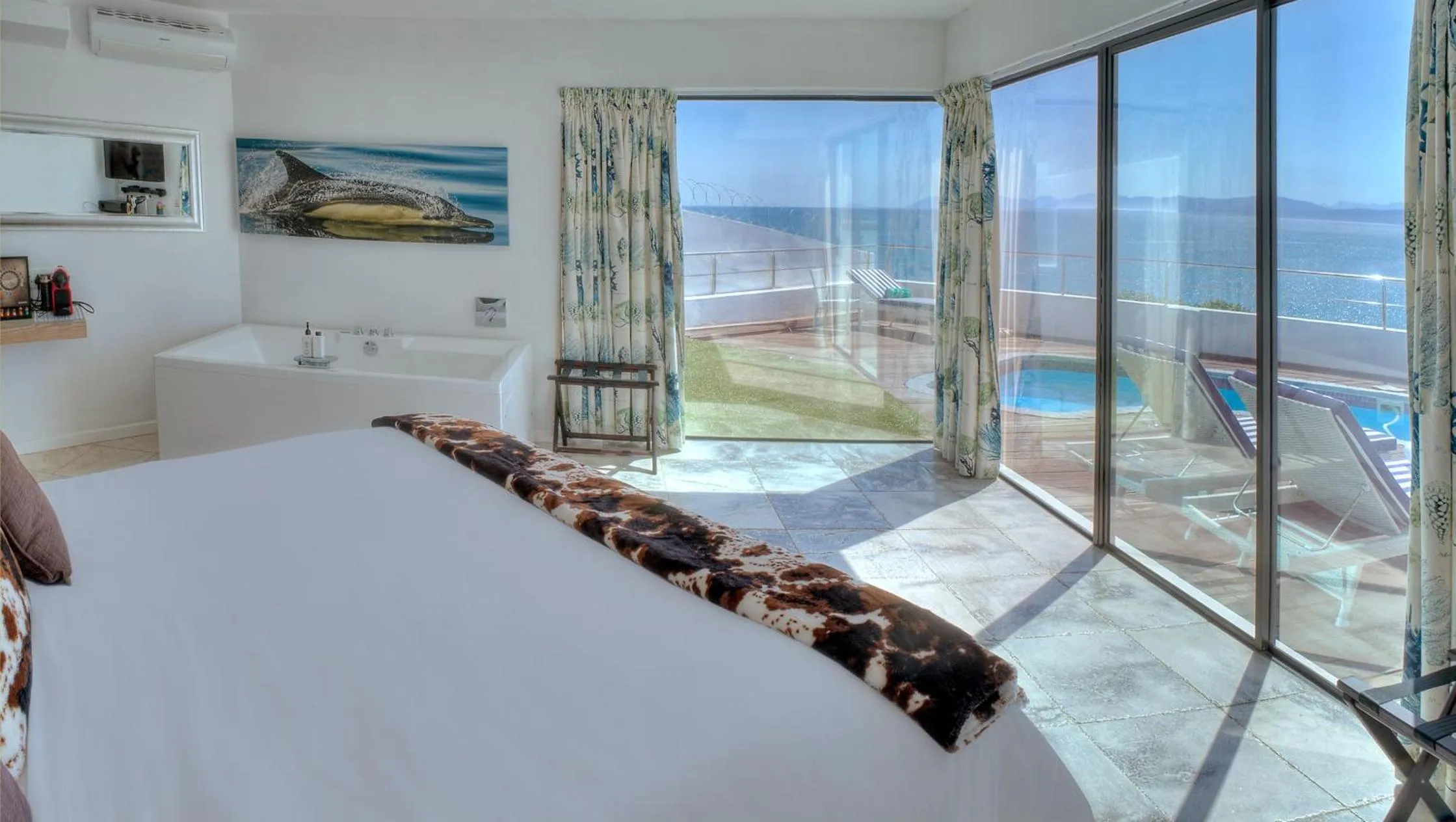 Shower, Bed in Sea Star Cliff