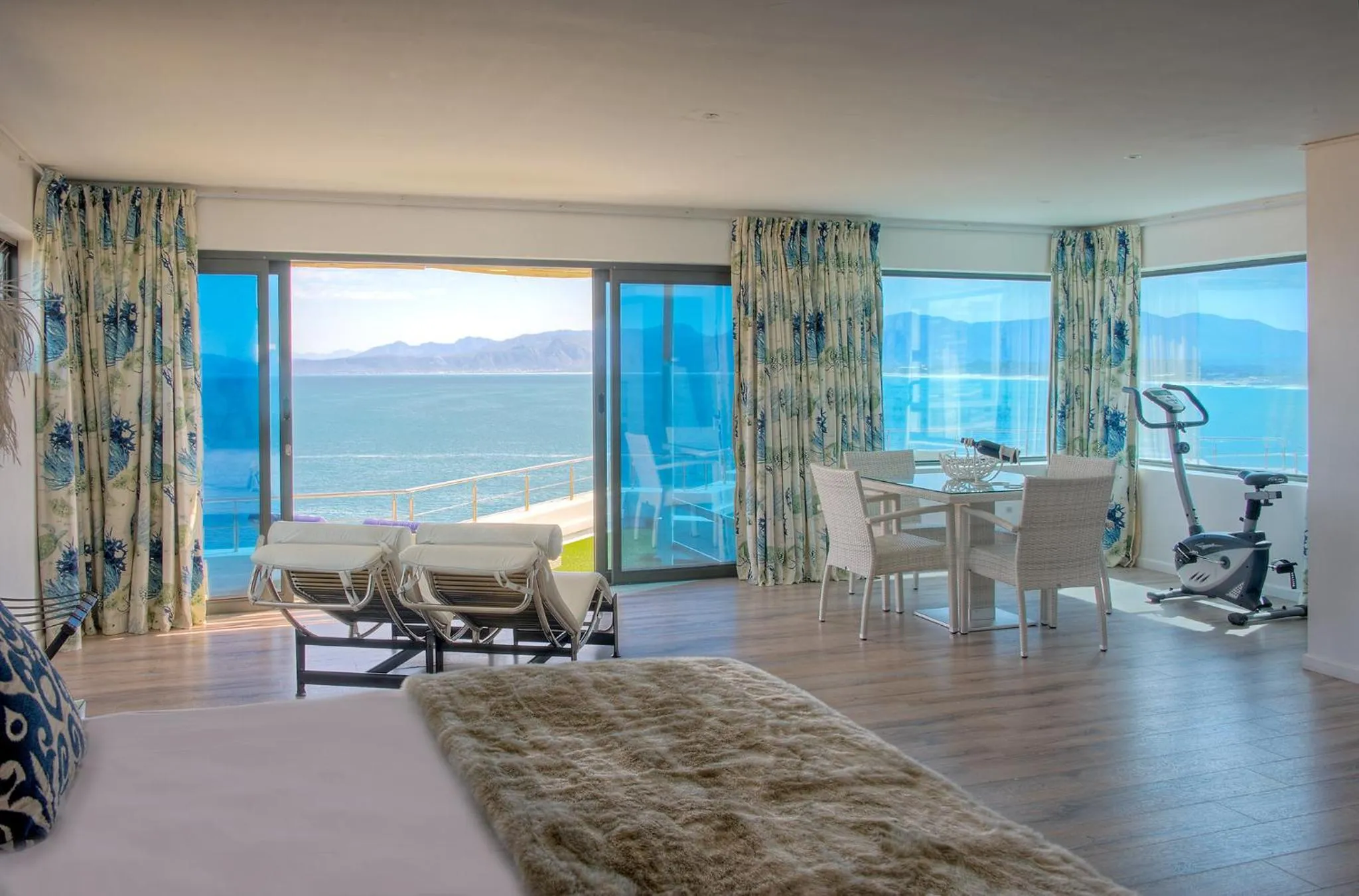 Shower in Sea Star Cliff