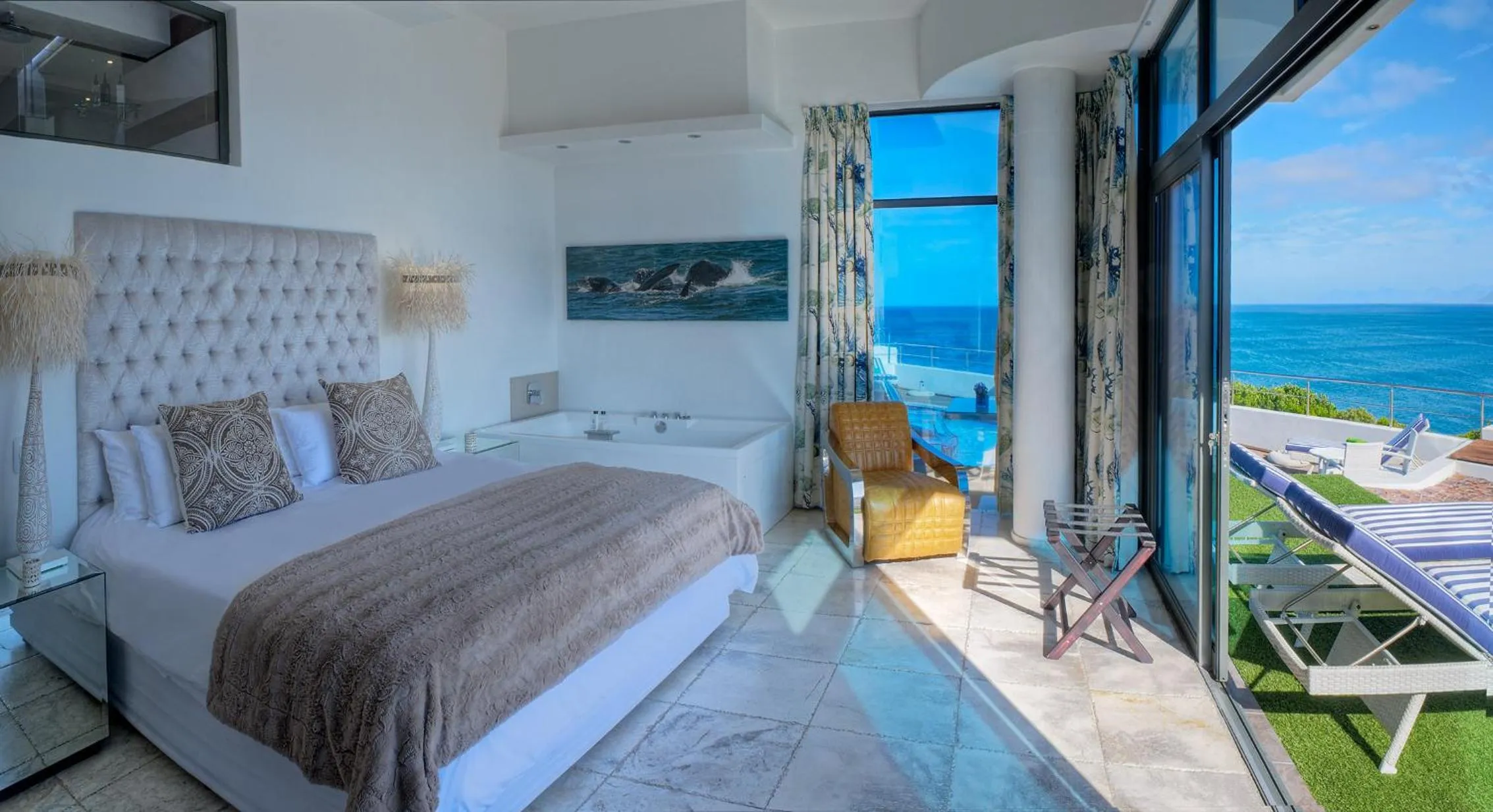 Shower, Bed in Sea Star Cliff