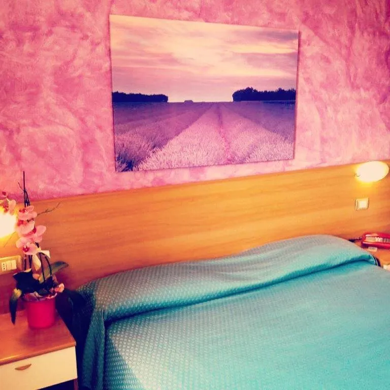 Photo of the whole room, Bed in Hotel 2000