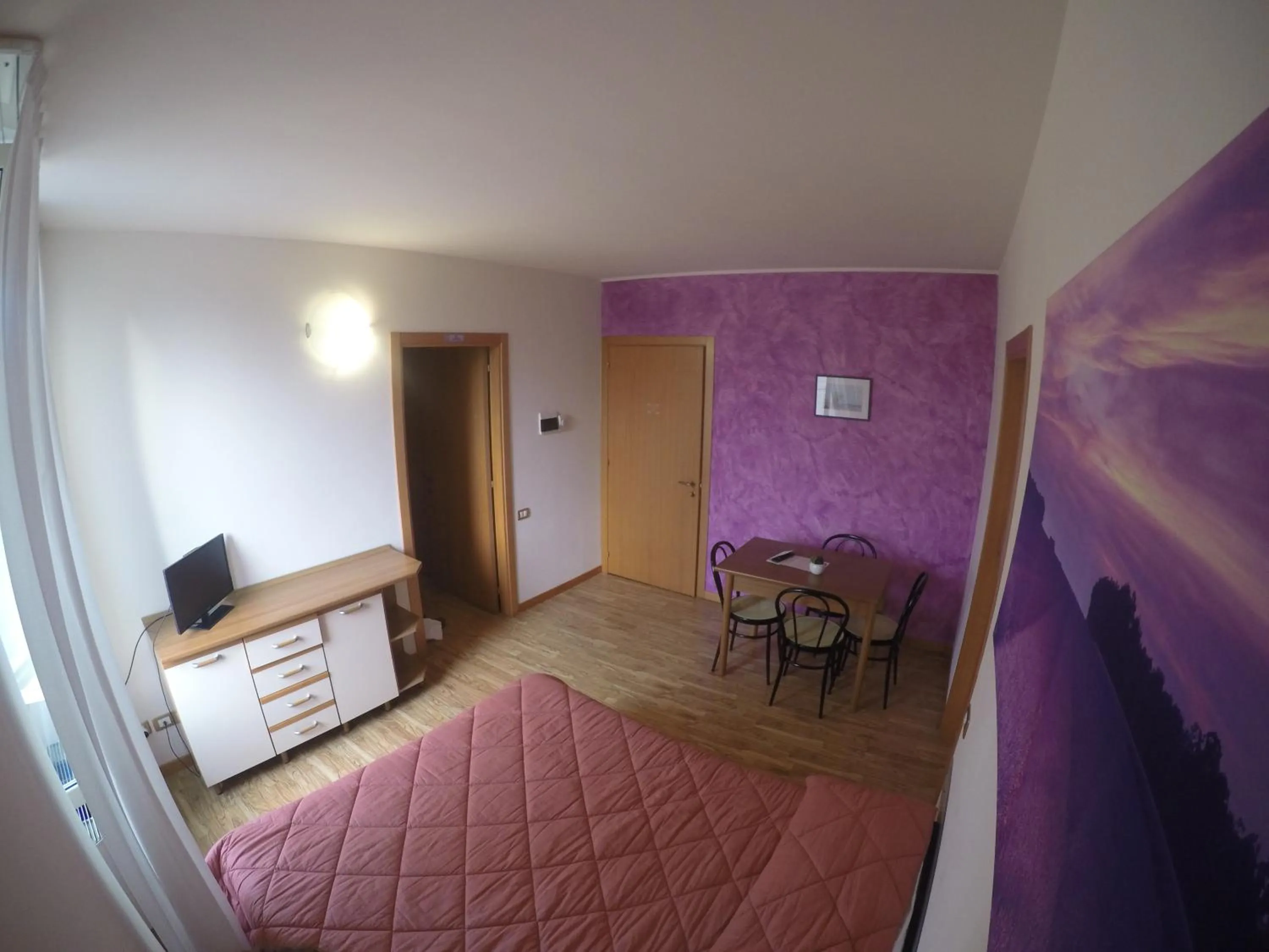 Photo of the whole room, Bed in Hotel 2000