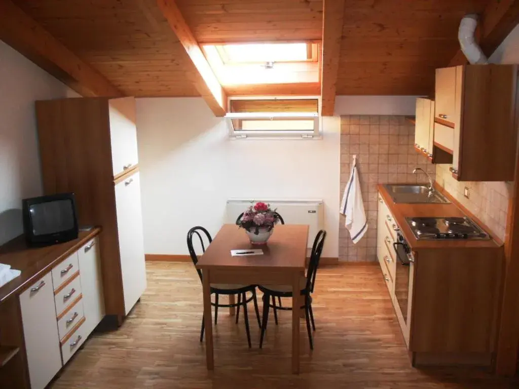 Suite (3 Adults) - single occupancy in Hotel 2000 Suite (3 Adults) - single occupancy in Hotel 2000