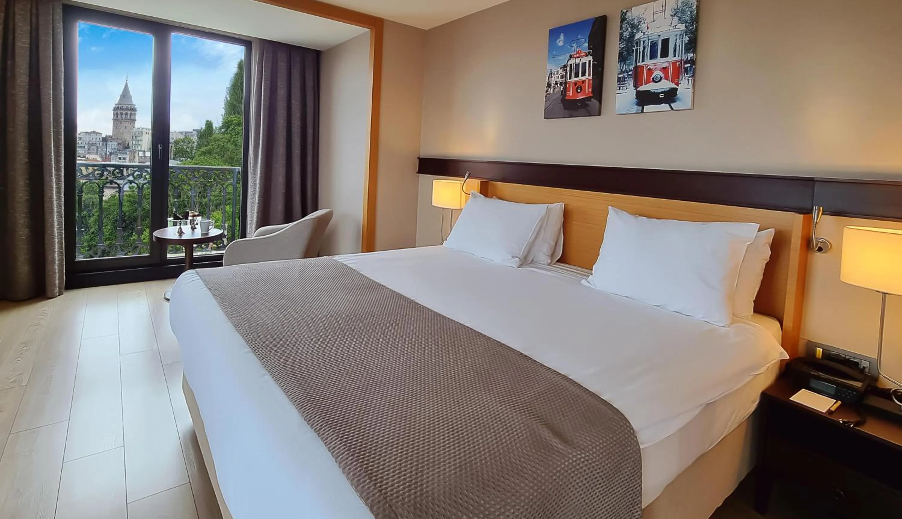 Photo of the whole room, Bed in Port Bosphorus Hotel