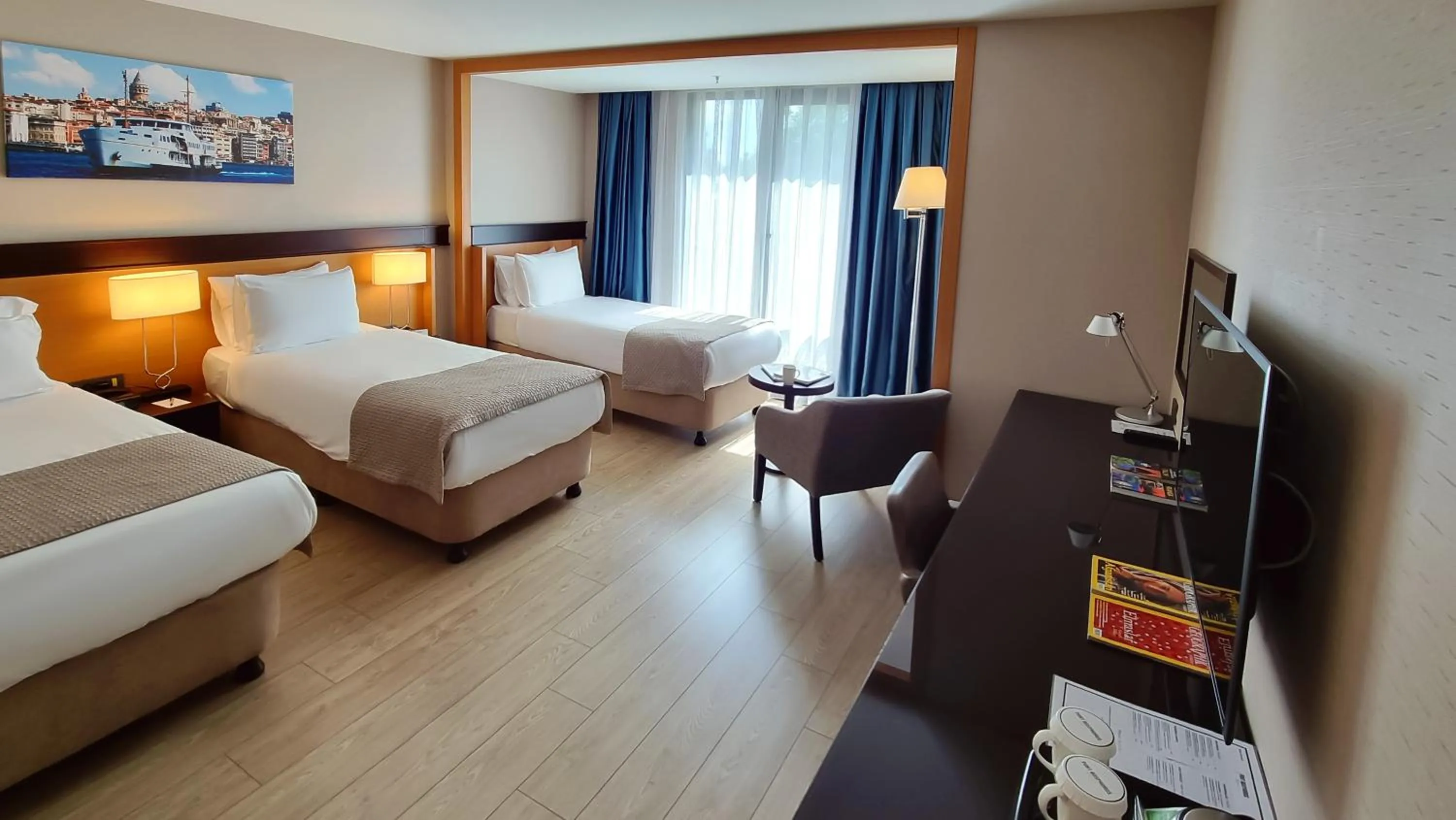 Photo of the whole room, Bed in Port Bosphorus Hotel