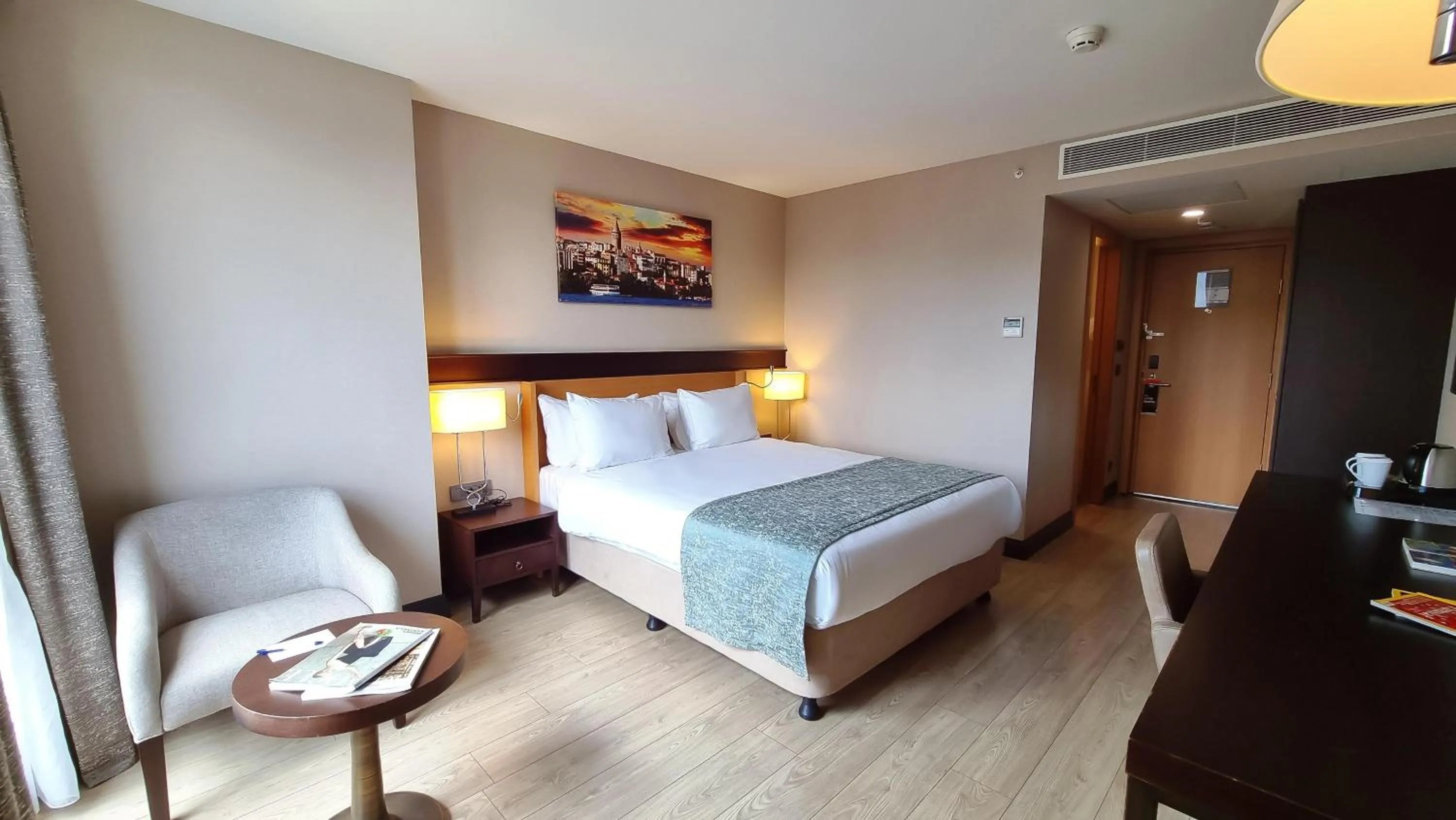 Photo of the whole room, Bed in Port Bosphorus Hotel