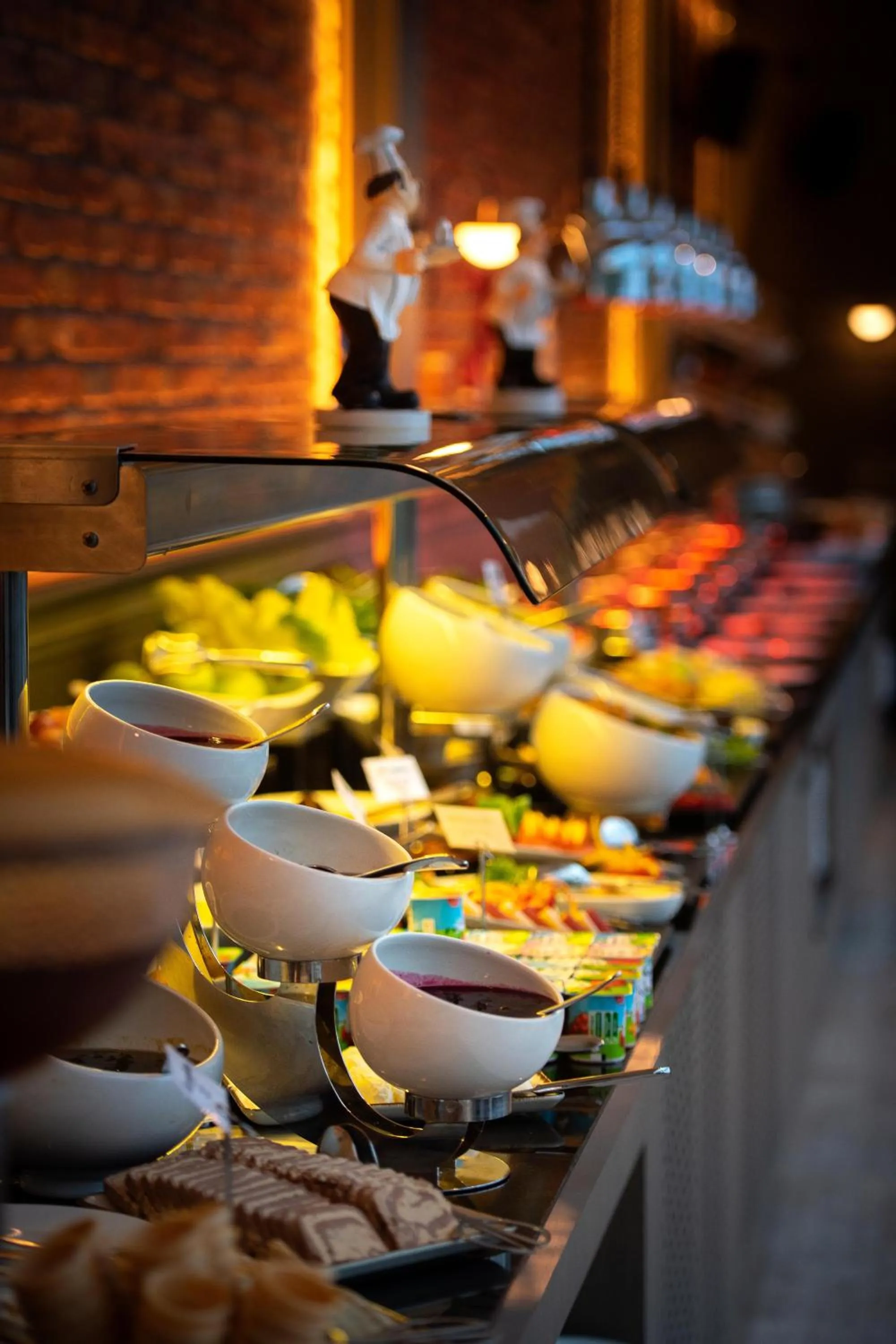 Restaurant/places to eat in Port Bosphorus Hotel