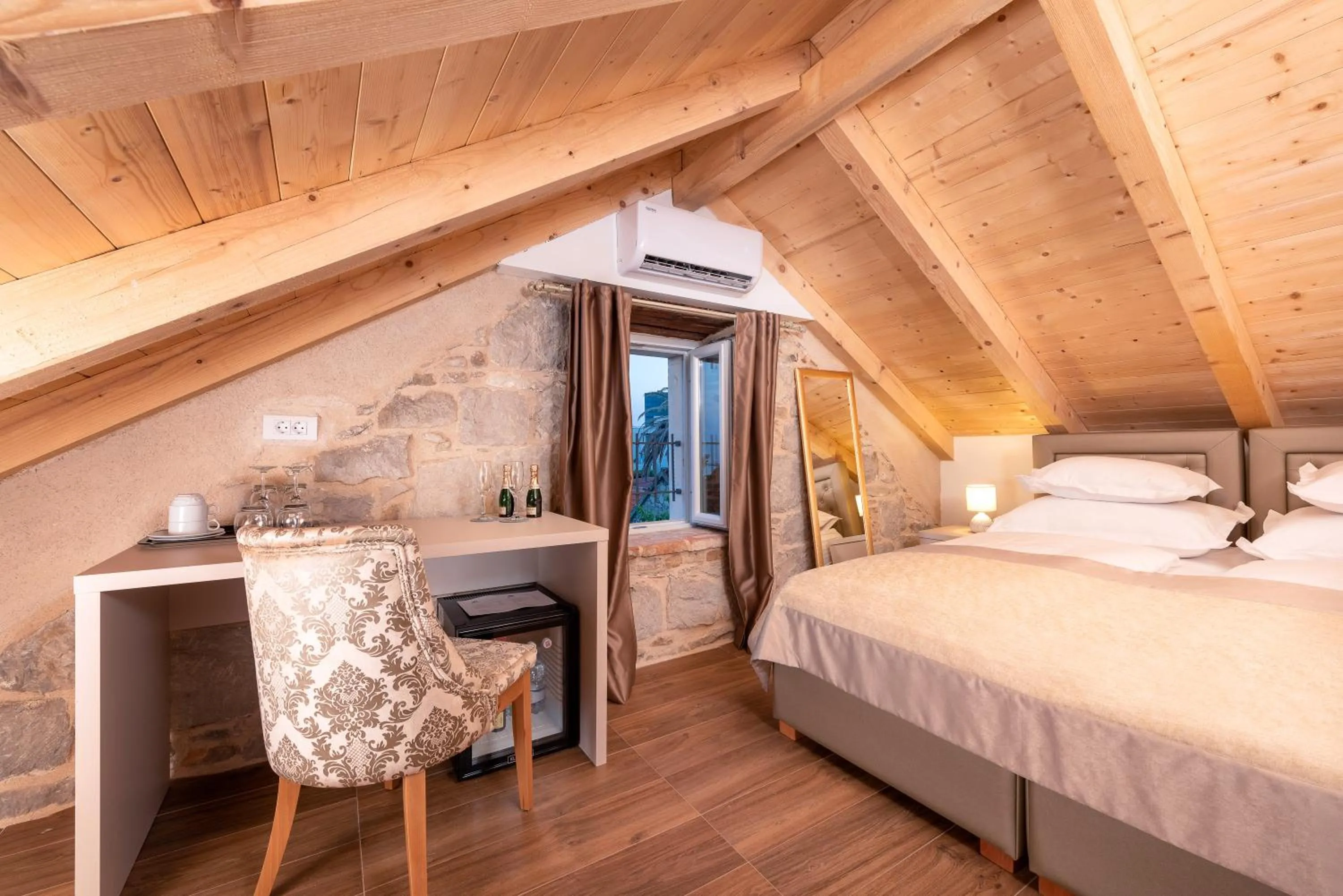 Bed in Hotel Agava Split