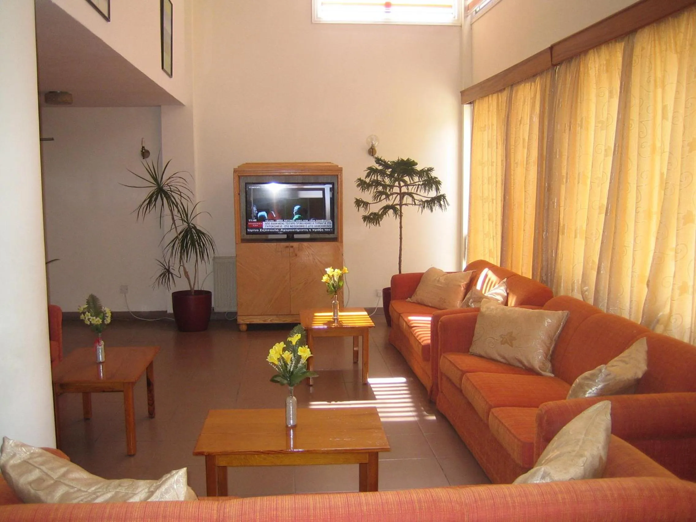 Lobby or reception in Onisillos Hotel