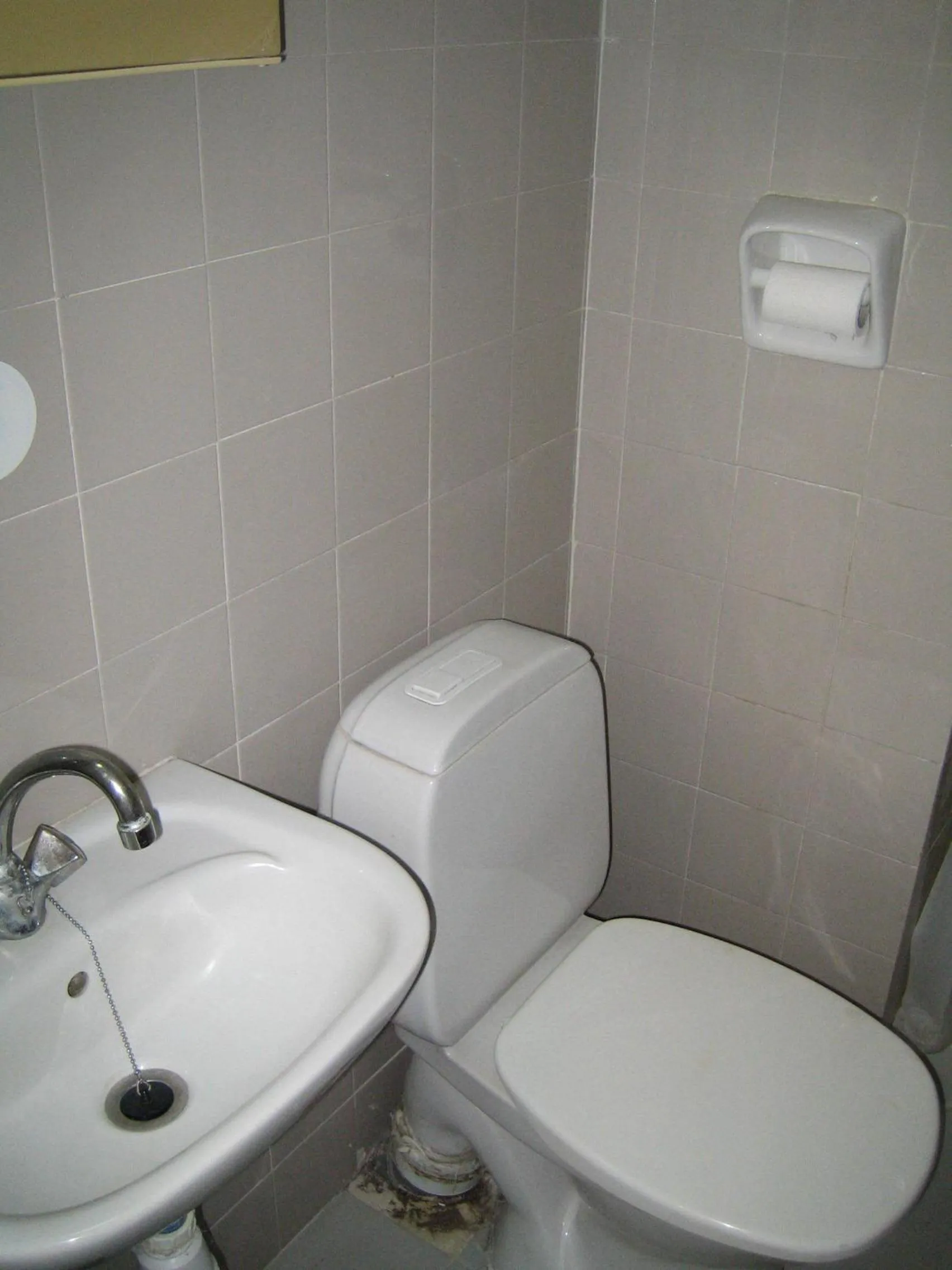 Bathroom in Onisillos Hotel