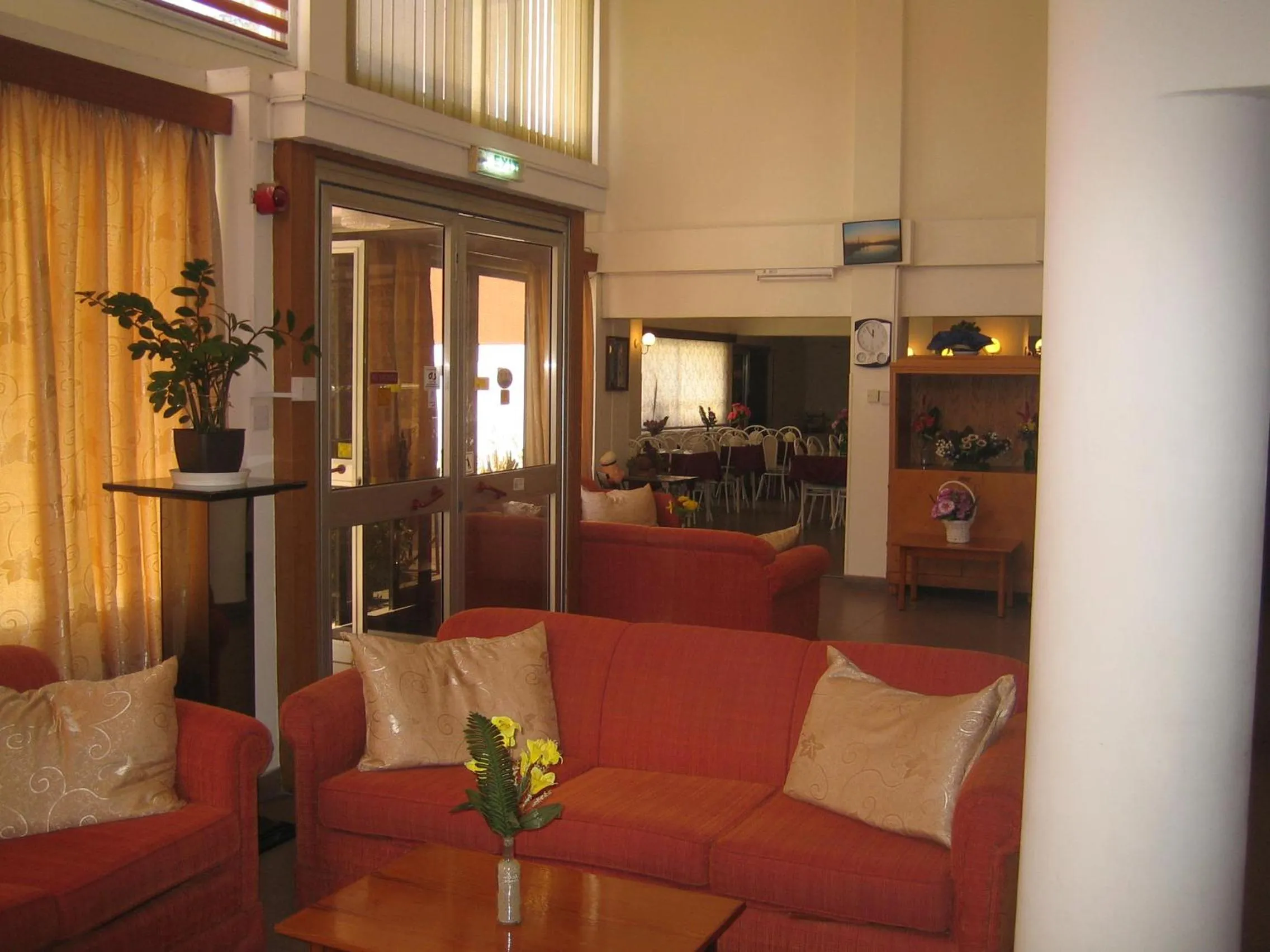 Lobby or reception in Onisillos Hotel
