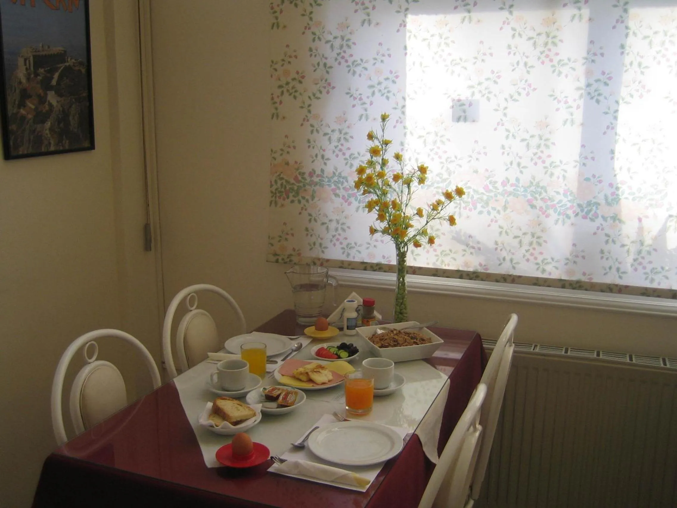 Restaurant/places to eat in Onisillos Hotel