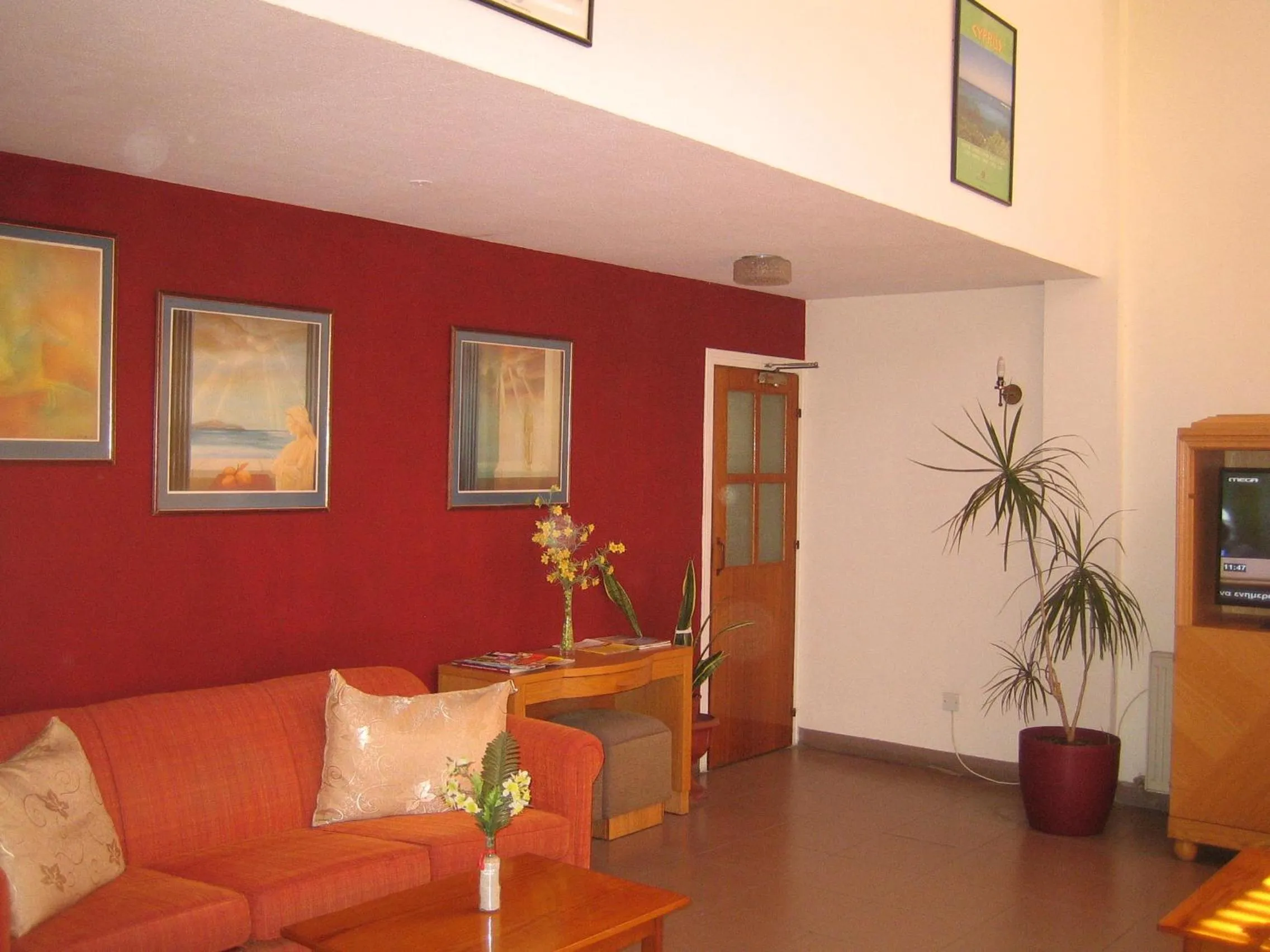 Lobby or reception in Onisillos Hotel