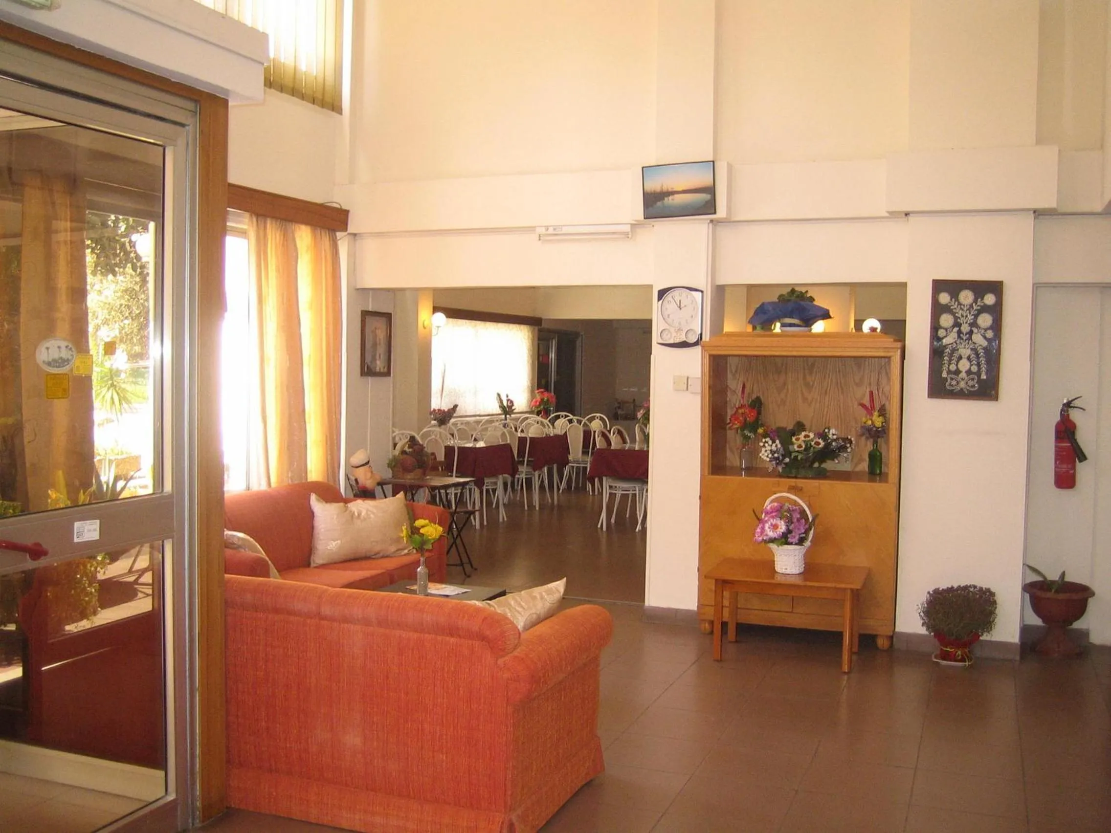 Restaurant/places to eat in Onisillos Hotel