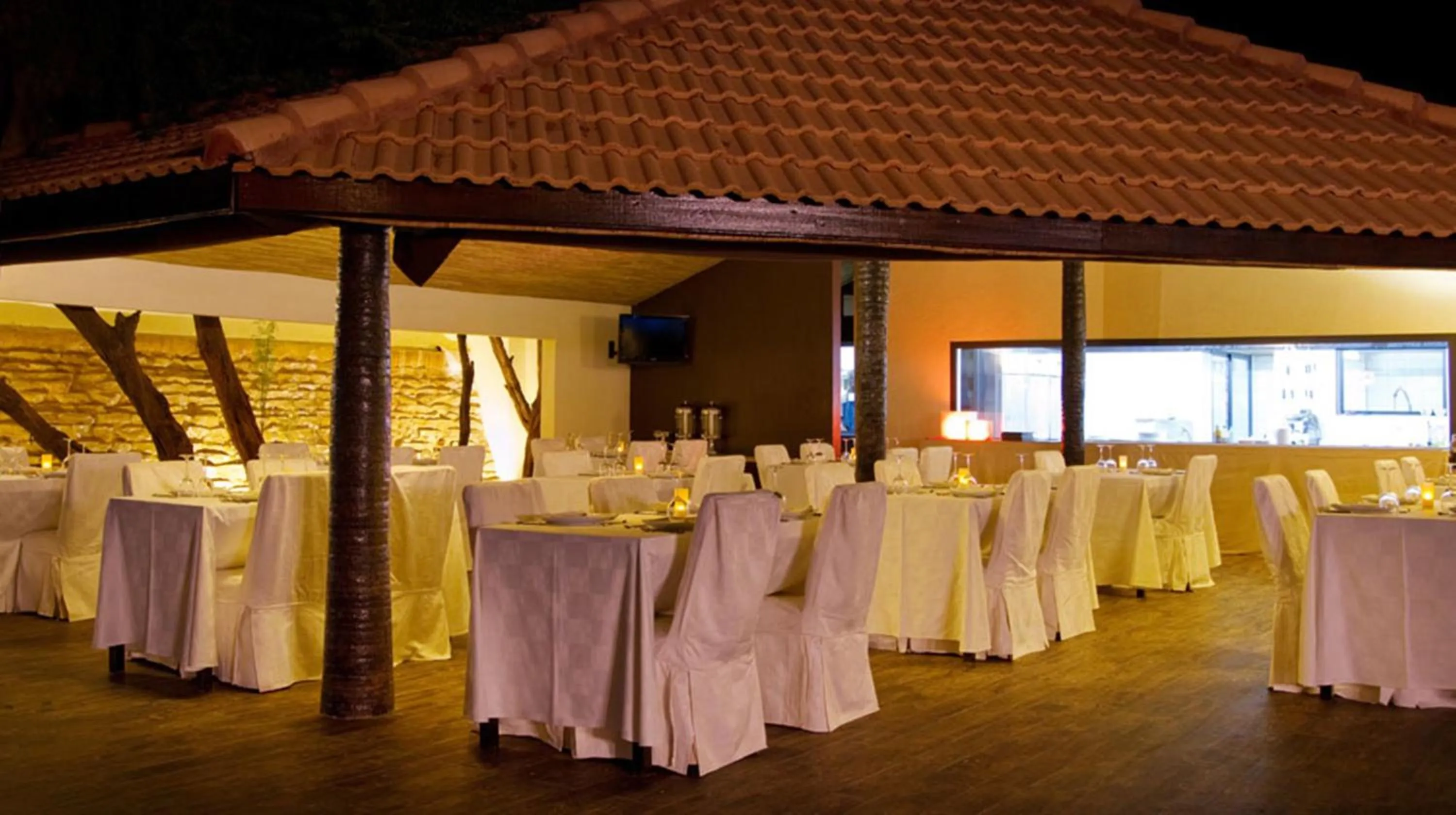 Restaurant/places to eat in The Rhino Resort Hotel & Spa