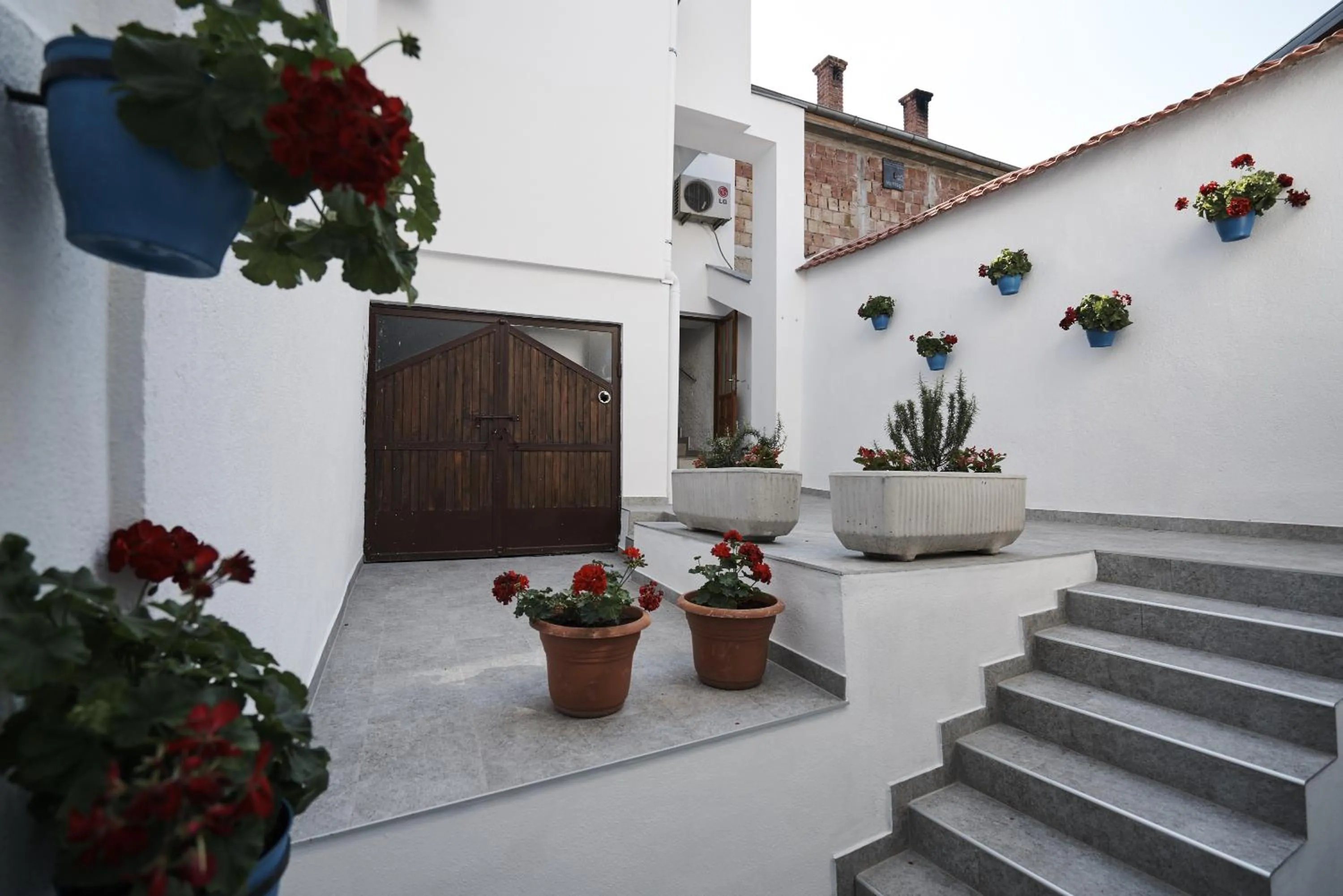 Decorative detail in Pansion Rose