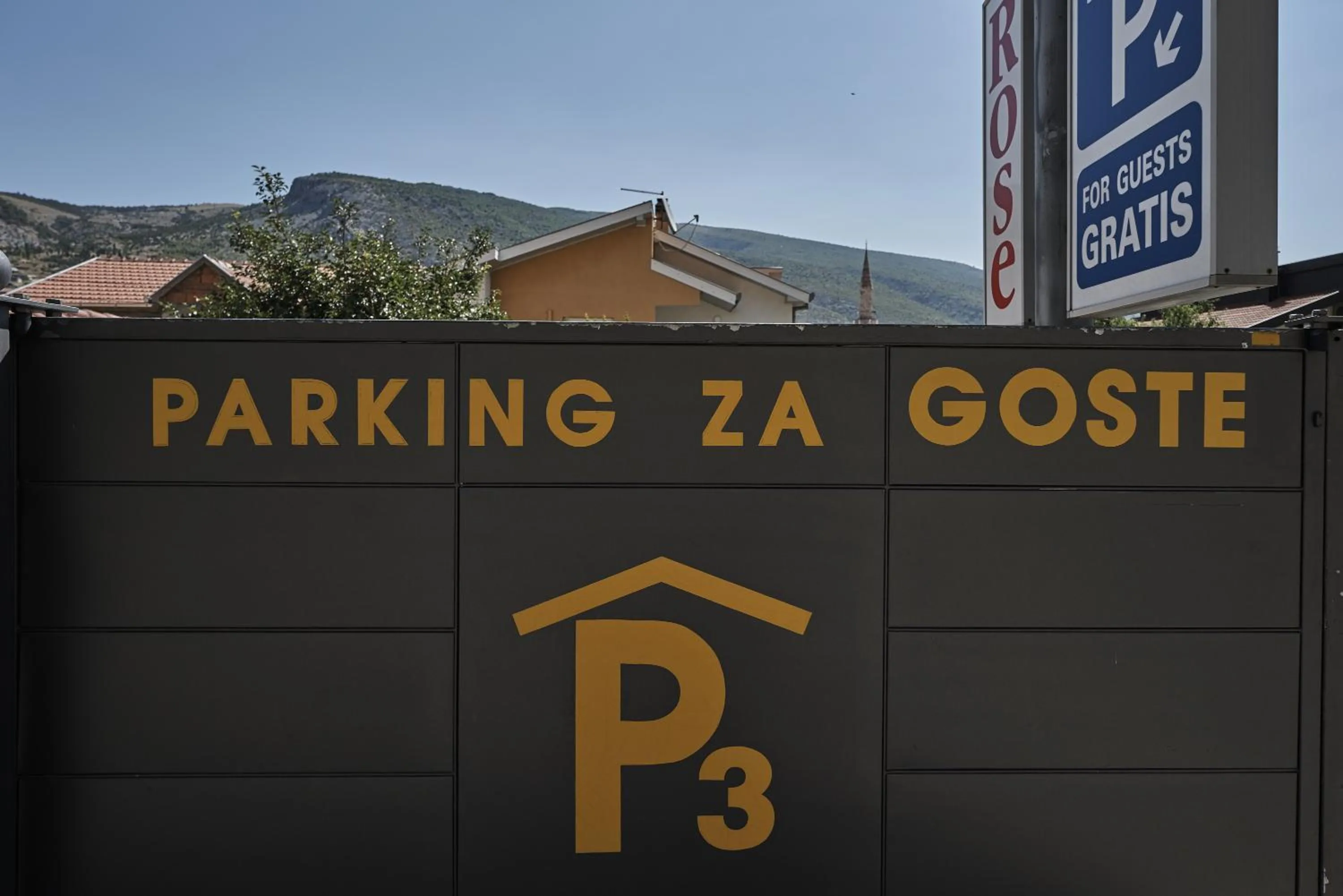 Facade/entrance in Pansion Rose