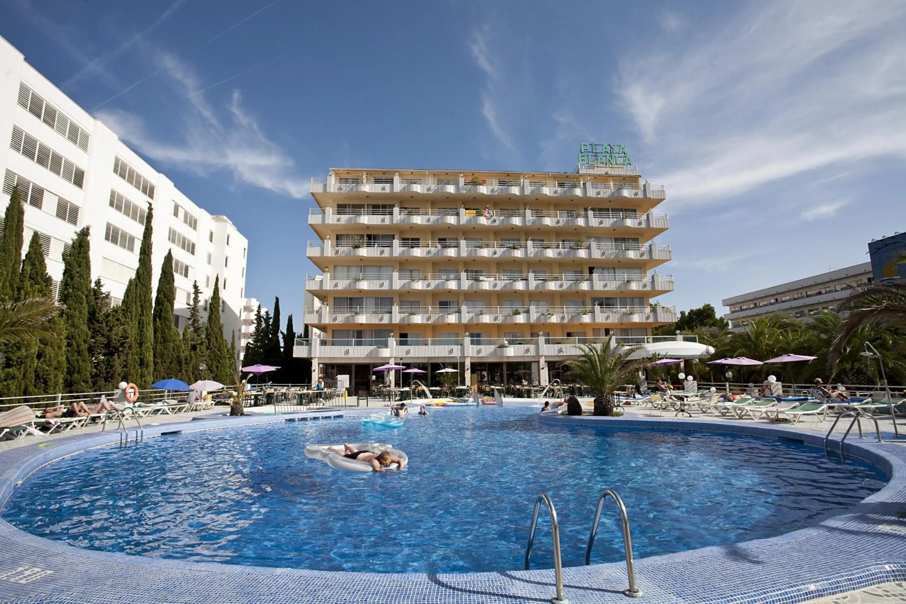 Swimming pool in BJ Playa Blanca