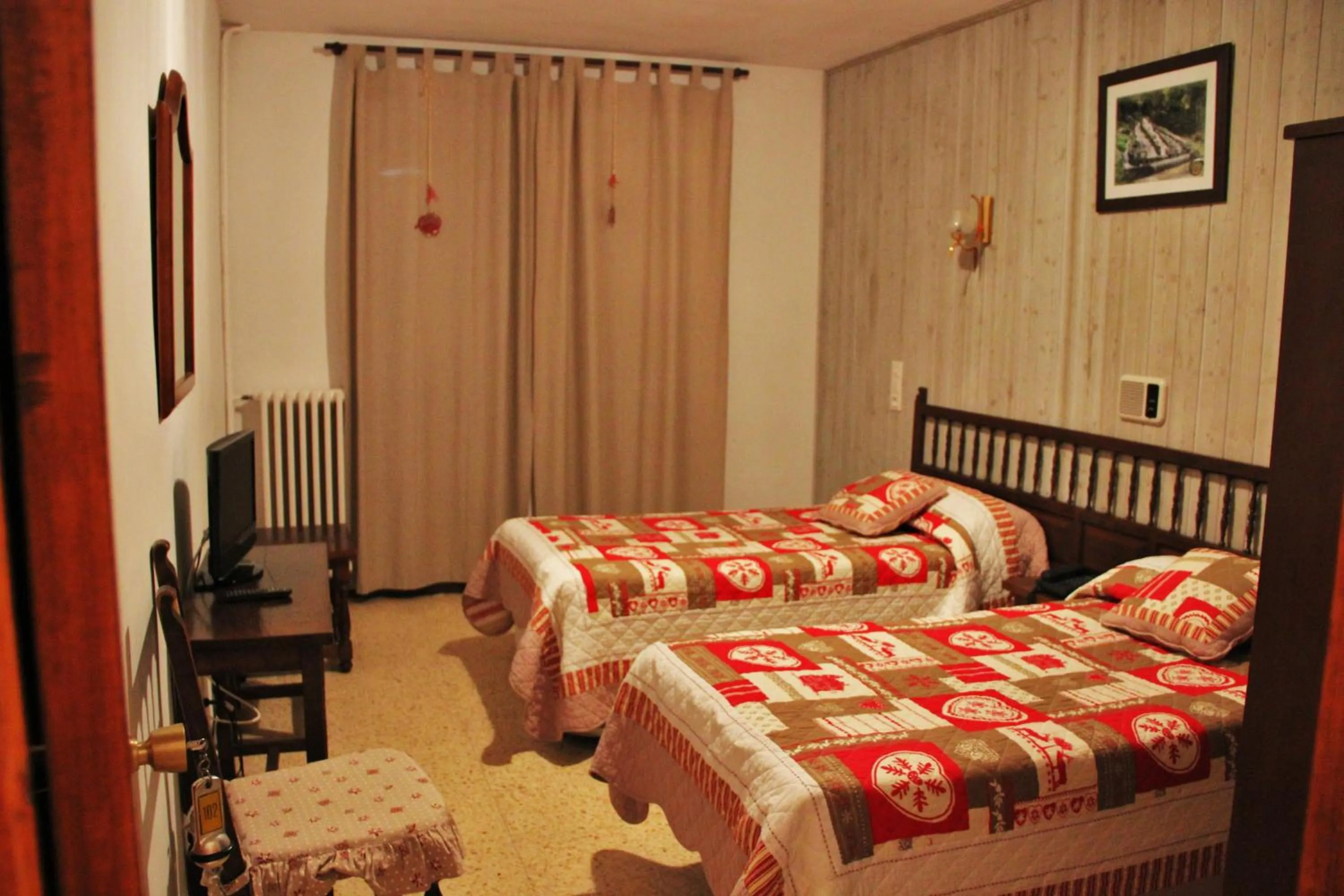 Photo of the whole room, Bed in Hotel Garona