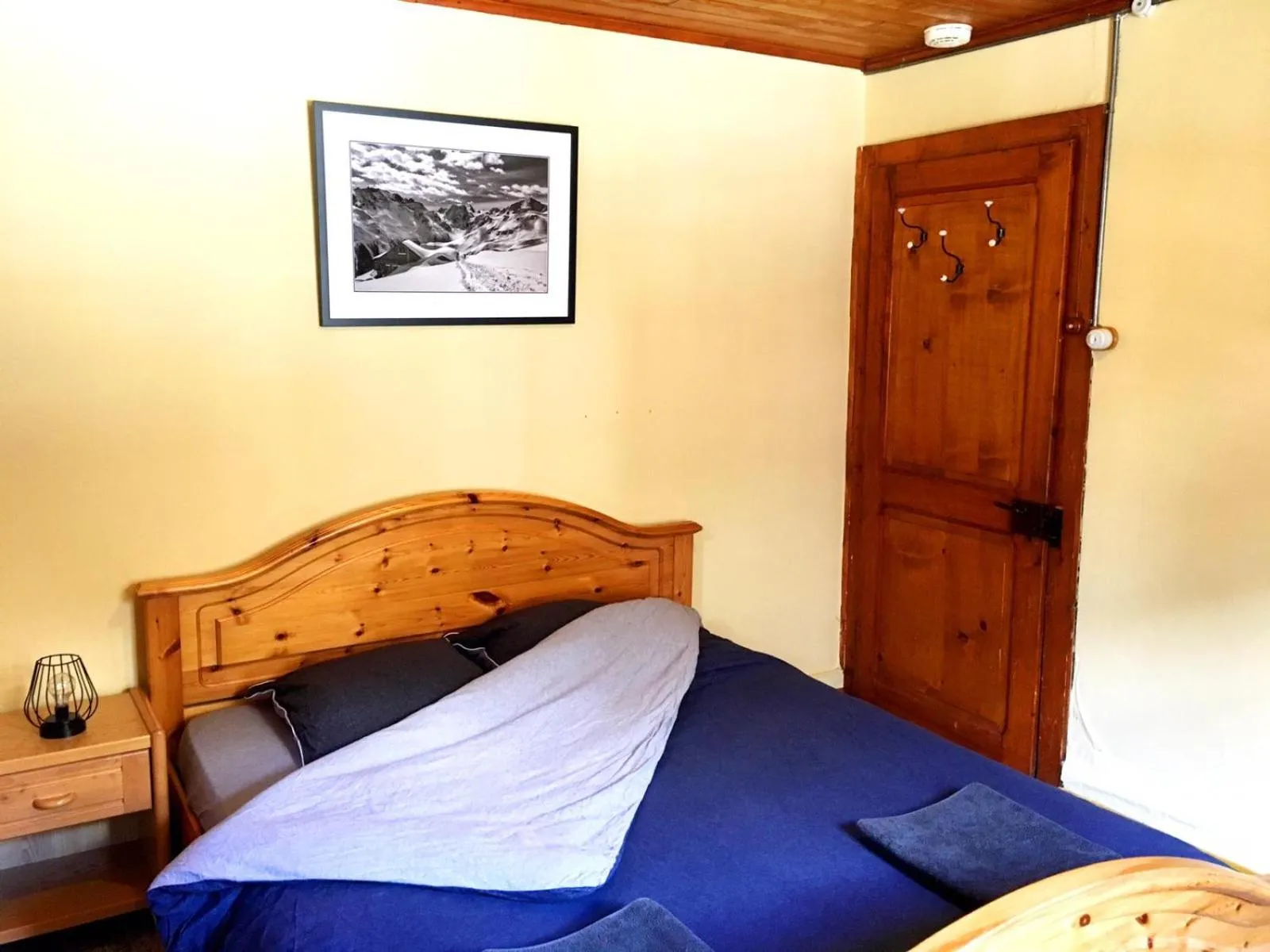 Bed in Hôtel Pension du Lac Bleu