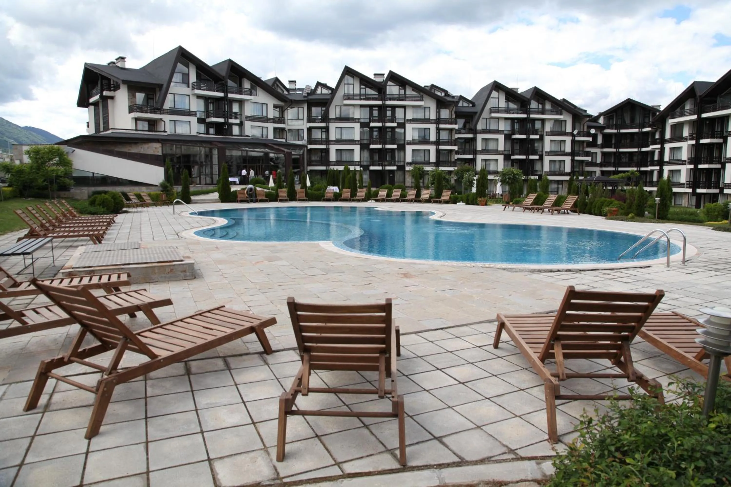 Swimming pool in Aspen Golf and Ski Resort