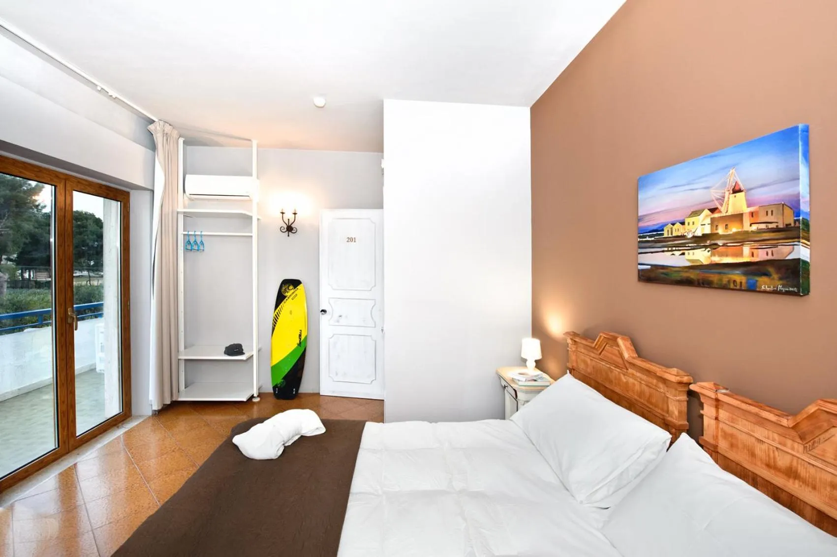 Communal lounge/ TV room, Bed in Relais Lo Stagnone