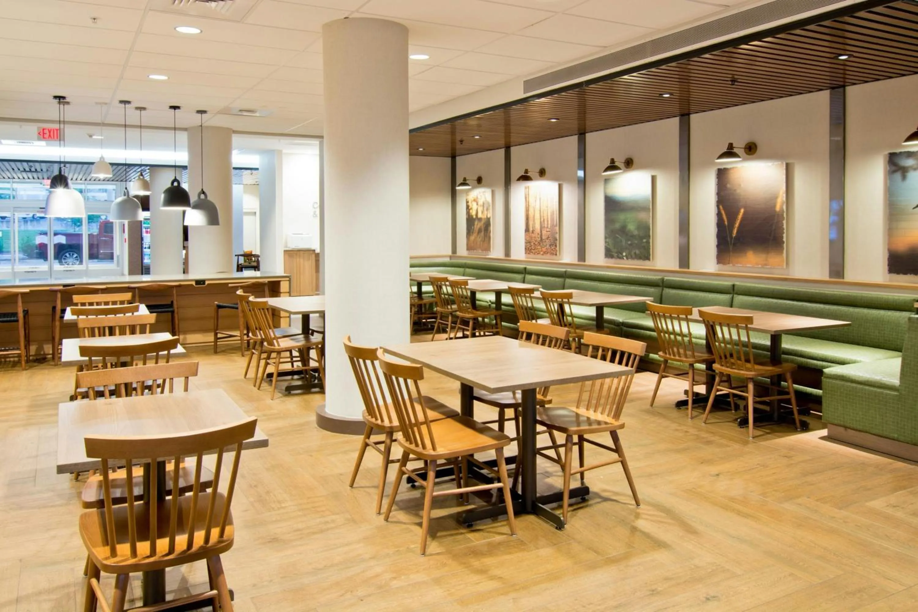 Restaurant/places to eat in Fairfield Inn & Suites by Marriott Nashville Airport