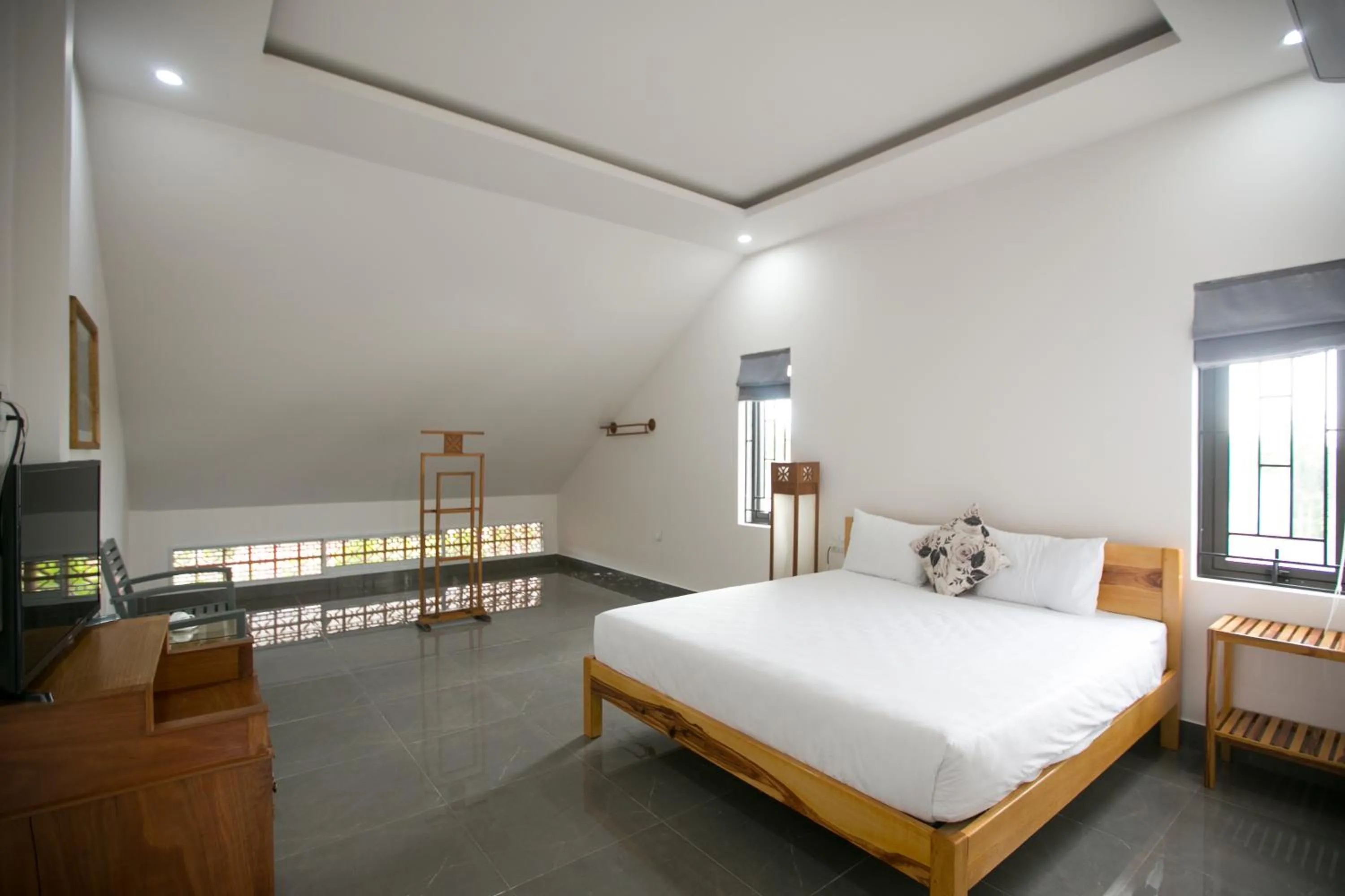 Photo of the whole room, Bed in Yen villa Hội An