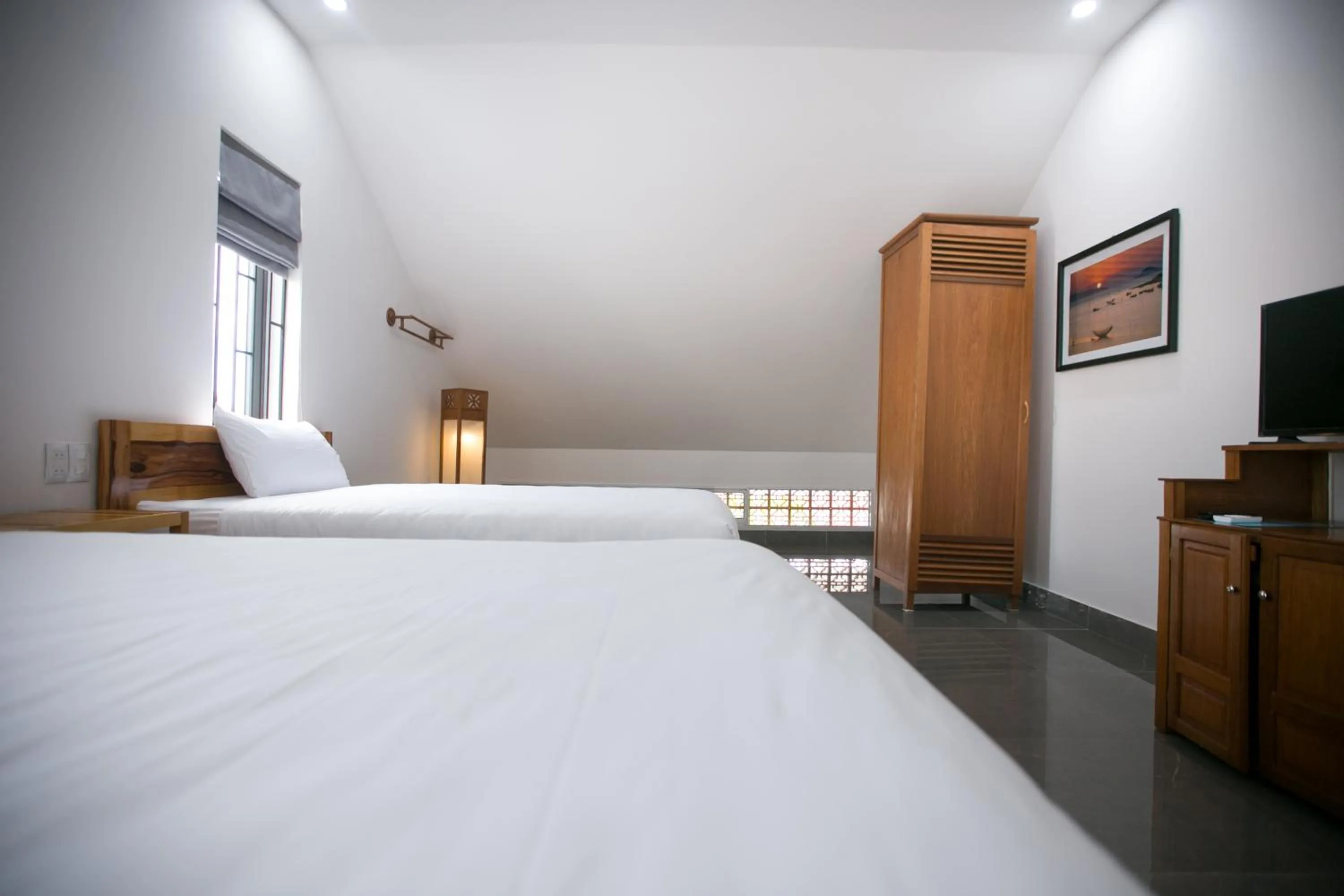 Photo of the whole room, Bed in Yen villa Hội An