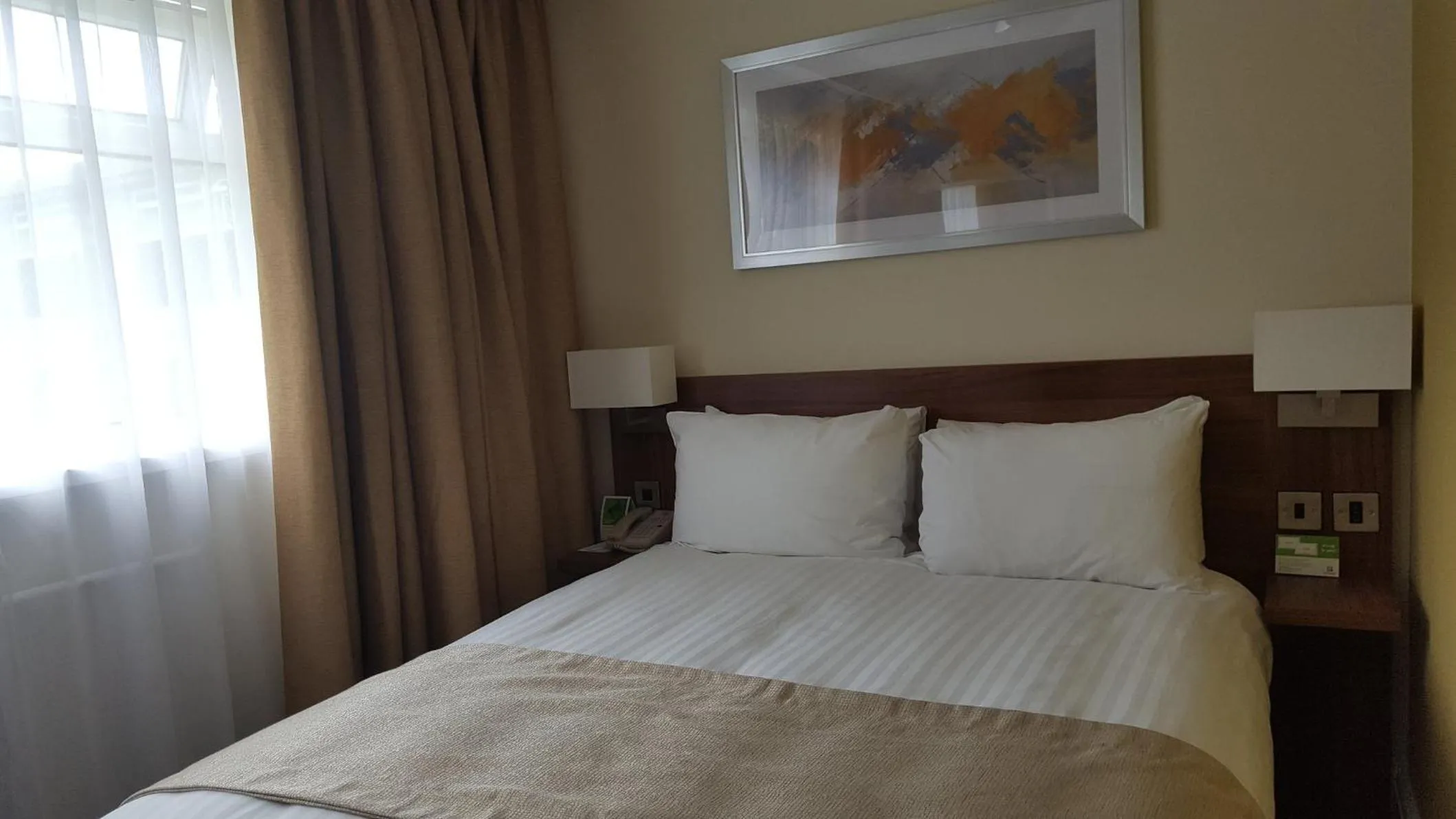 Photo of the whole room, Bed in Holiday Inn Derby/Nottingham by IHG